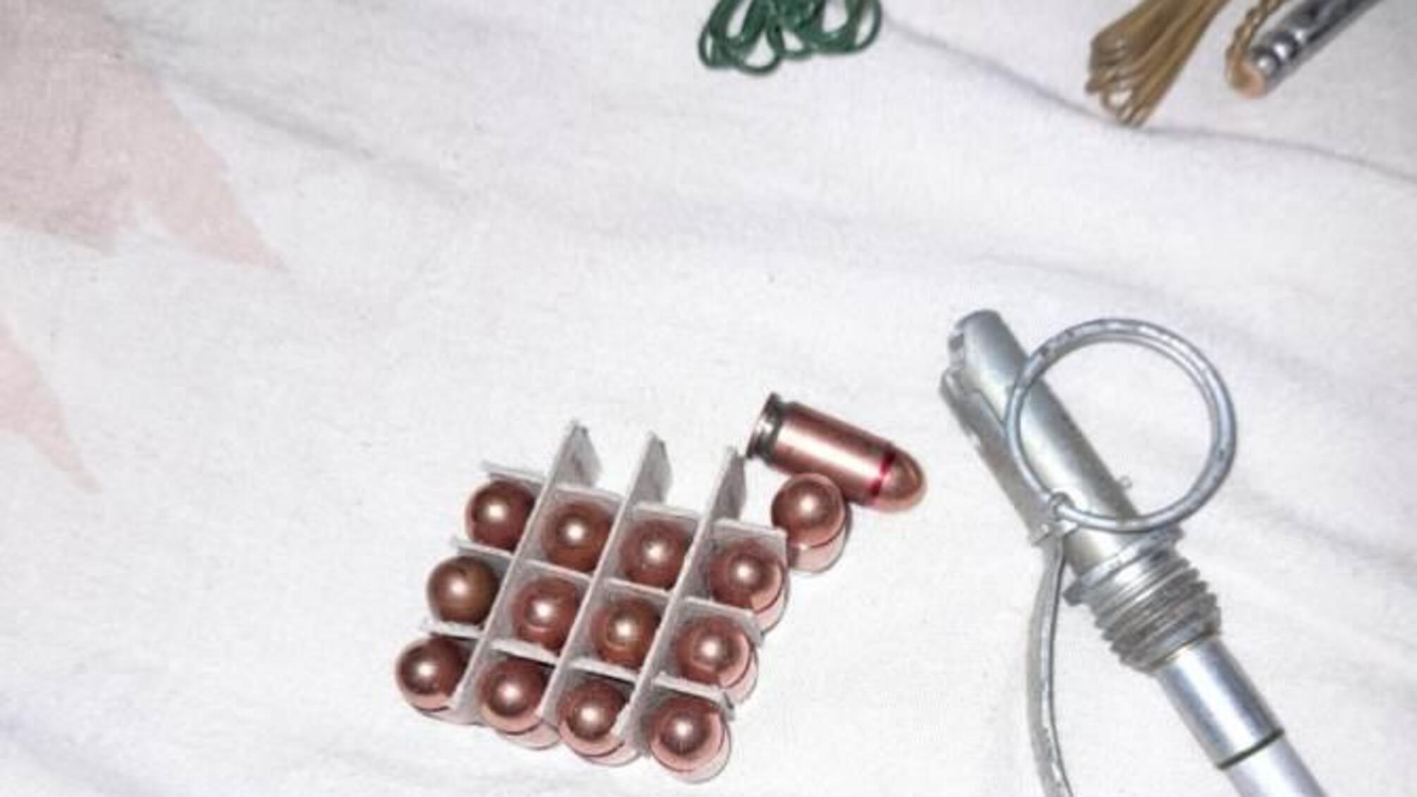 Поліцейські вилучили у мешканця Білгорода-Дністровського зброю та наркотики