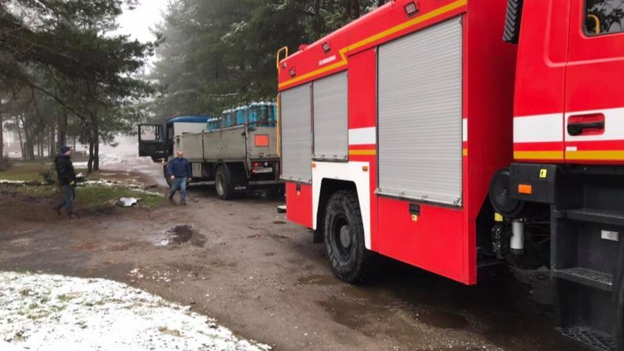На Львівщині рятувальники відбуксирували автомобіль, що здійснював довіз кисневих балонів до лікарні