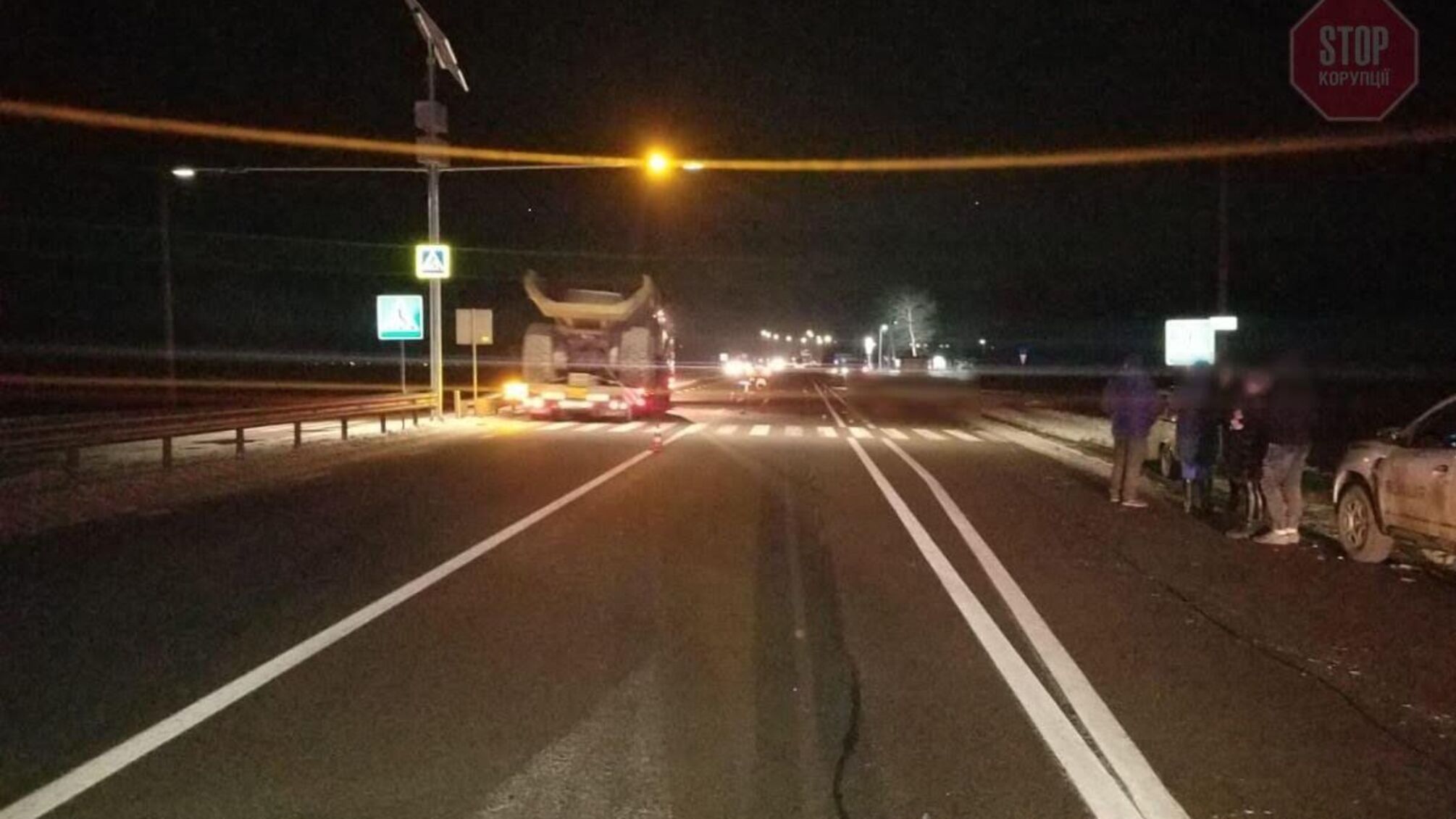 На Рівненщині легковик на смерть збив двох жінок (фото)