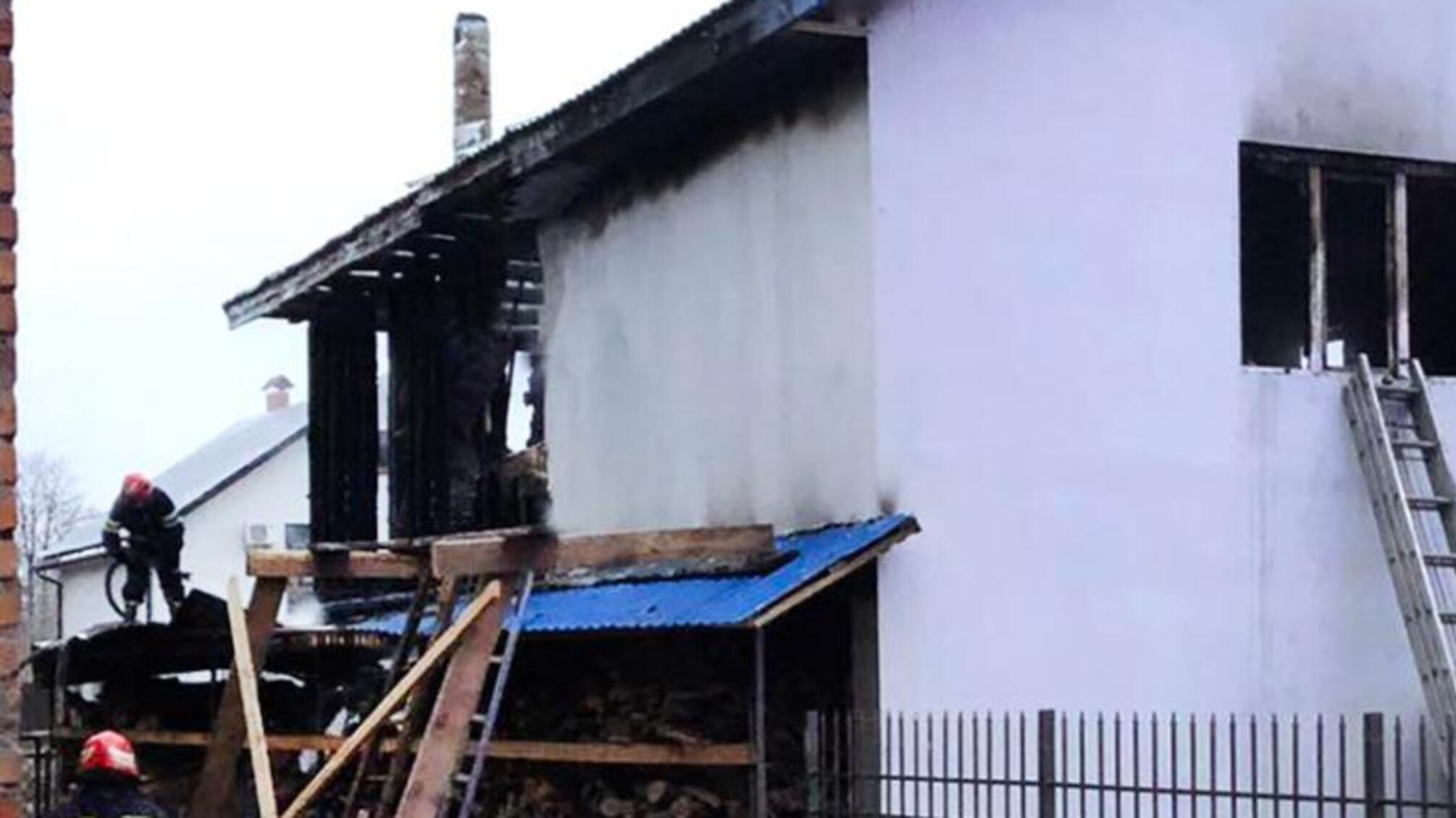 На Хмельниччині рятувальники ліквідували пожежу в літній кухні