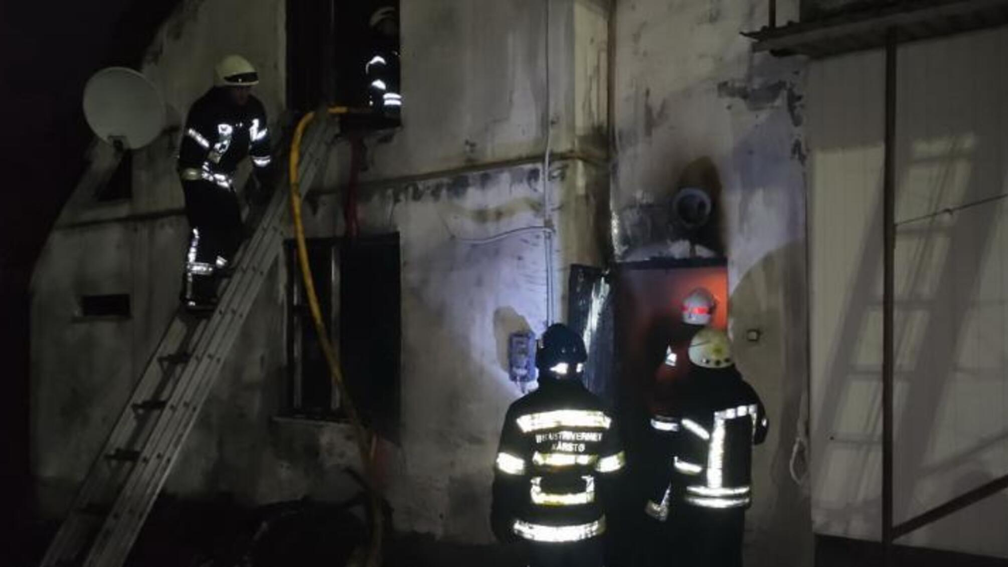 Житомир: вогнеборці ліквідували пожежу в одній з квартир житлового будинку на чотирьох господарів, в якій виявили загиблу жінку