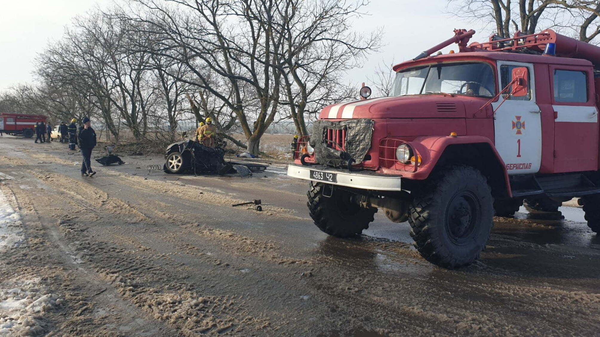 Херсонська область: рятувальники ліквідовували наслідки ДТП, в якій загинуло 2 людей