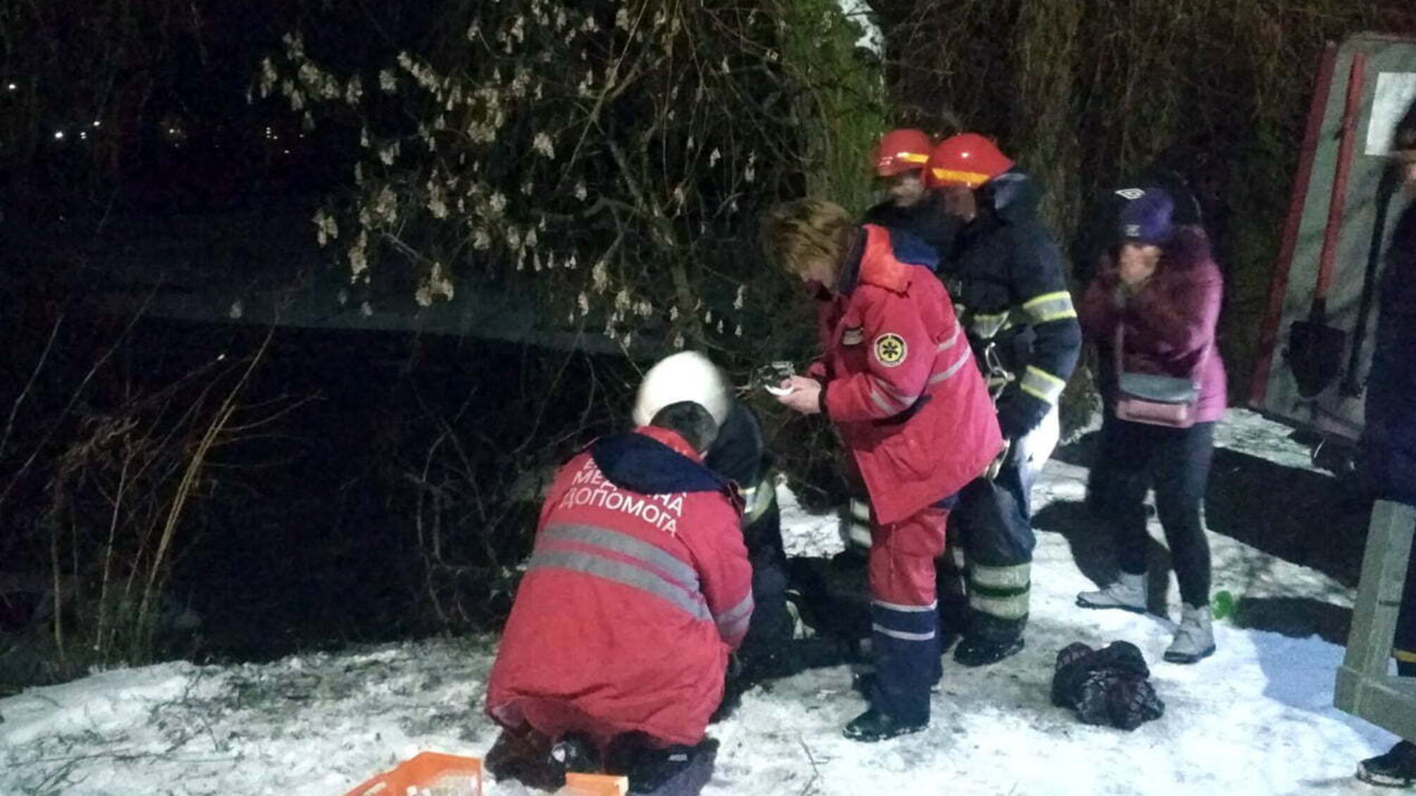 Хмельницька область: на ставку під лід провалилися двоє чоловіків, один із них загинув, іншого – врятували бійці ДСНС