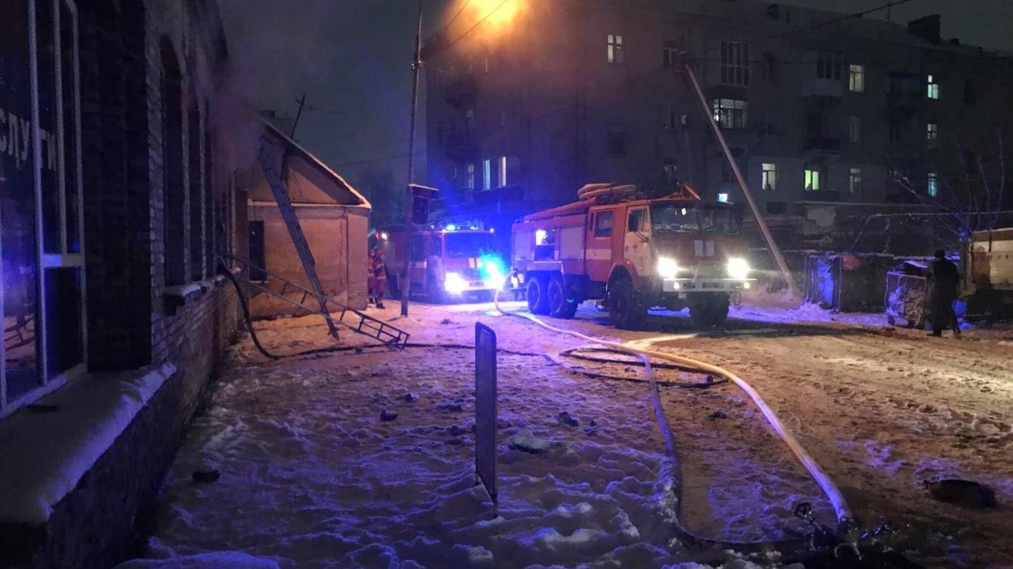 Луцьк: рятувальники ліквідували пожежу на фабриці «Чайка»