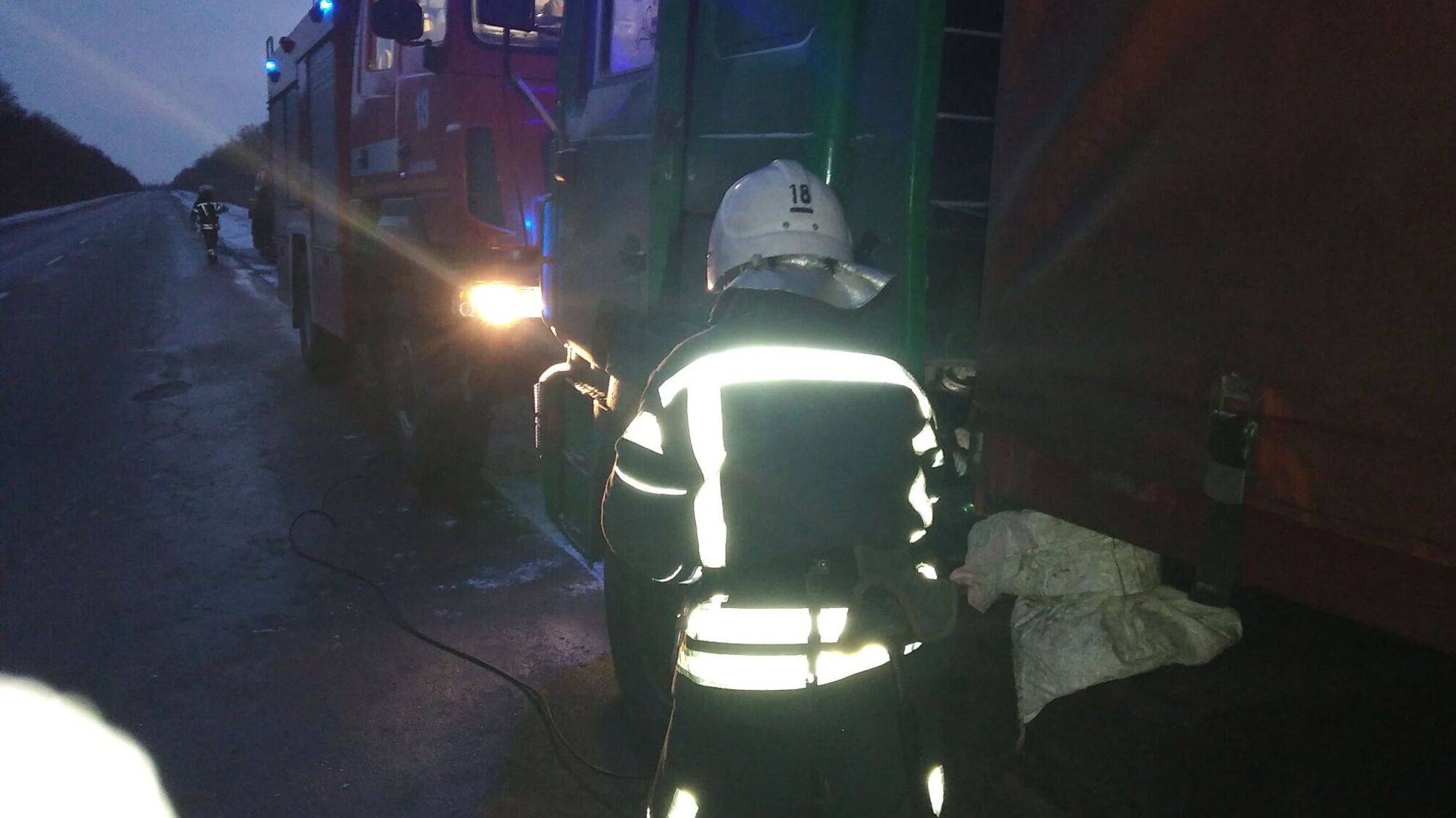 Минулої доби рятувальники Кіровоградщини двічі надавали допомогу водіям вантажівок у складних ситуаціях на дорогах