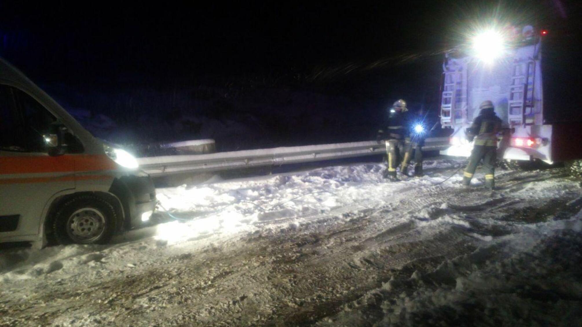 Протягом минулої доби рятувальники Донеччини тричі надавали допомогу водіям, які стали заручниками негоди