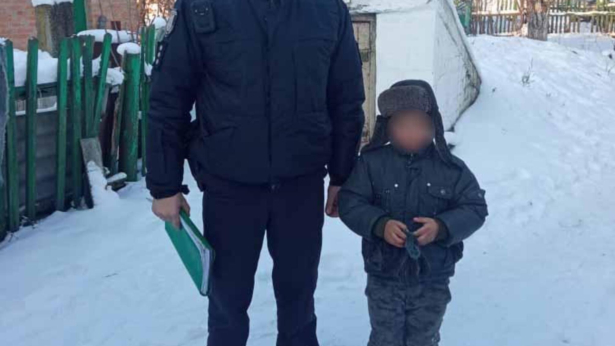 На Вінниччині поліцейські повернули рідним 8-річного хлопчика, який загубився в чужому місті