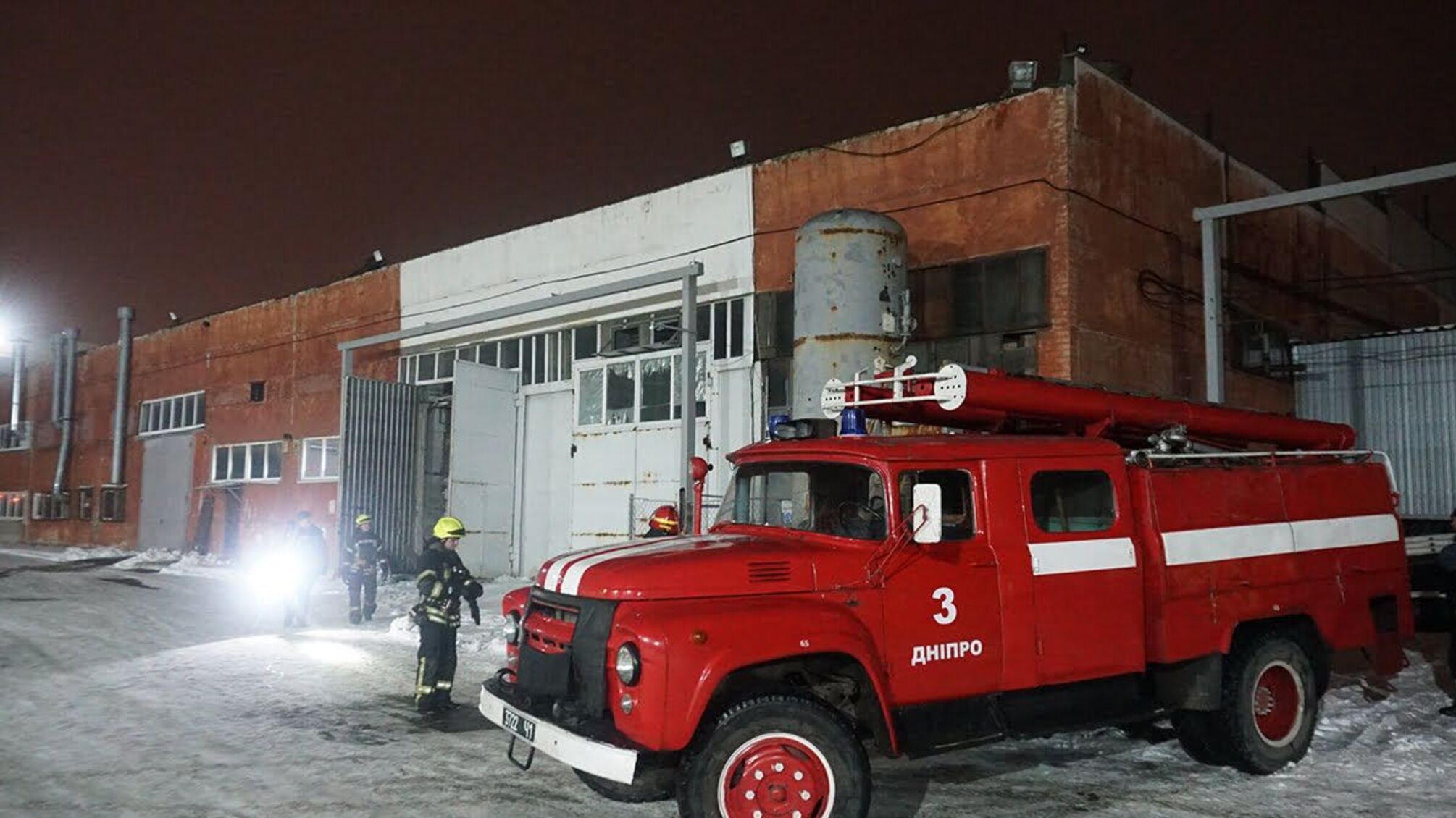 м. Дніпро: ліквідовано пожежу на території складських приміщень (ВІДЕО)