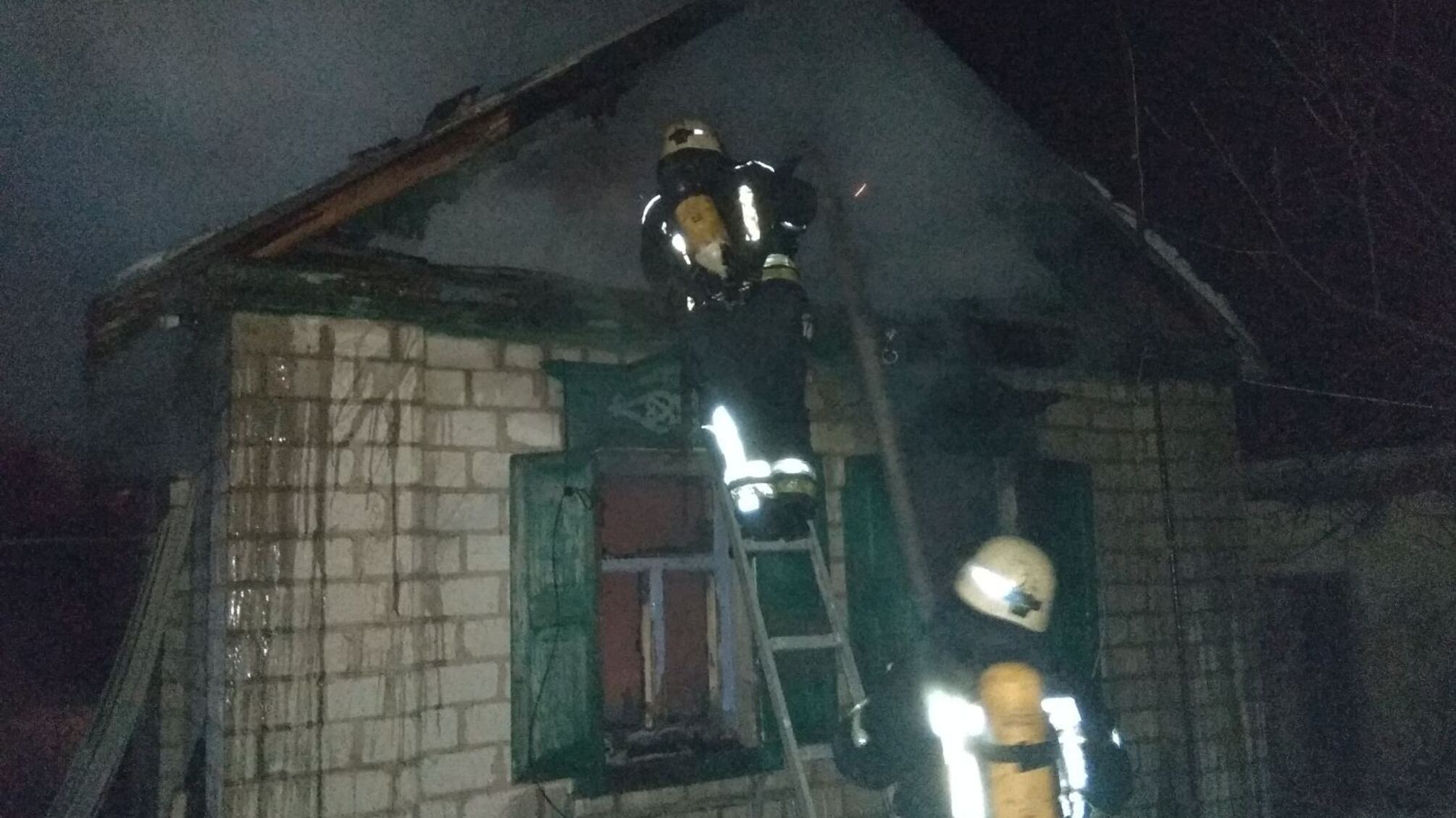 Луганщина: рятувальники ліквідували пожежу в житловому будинку