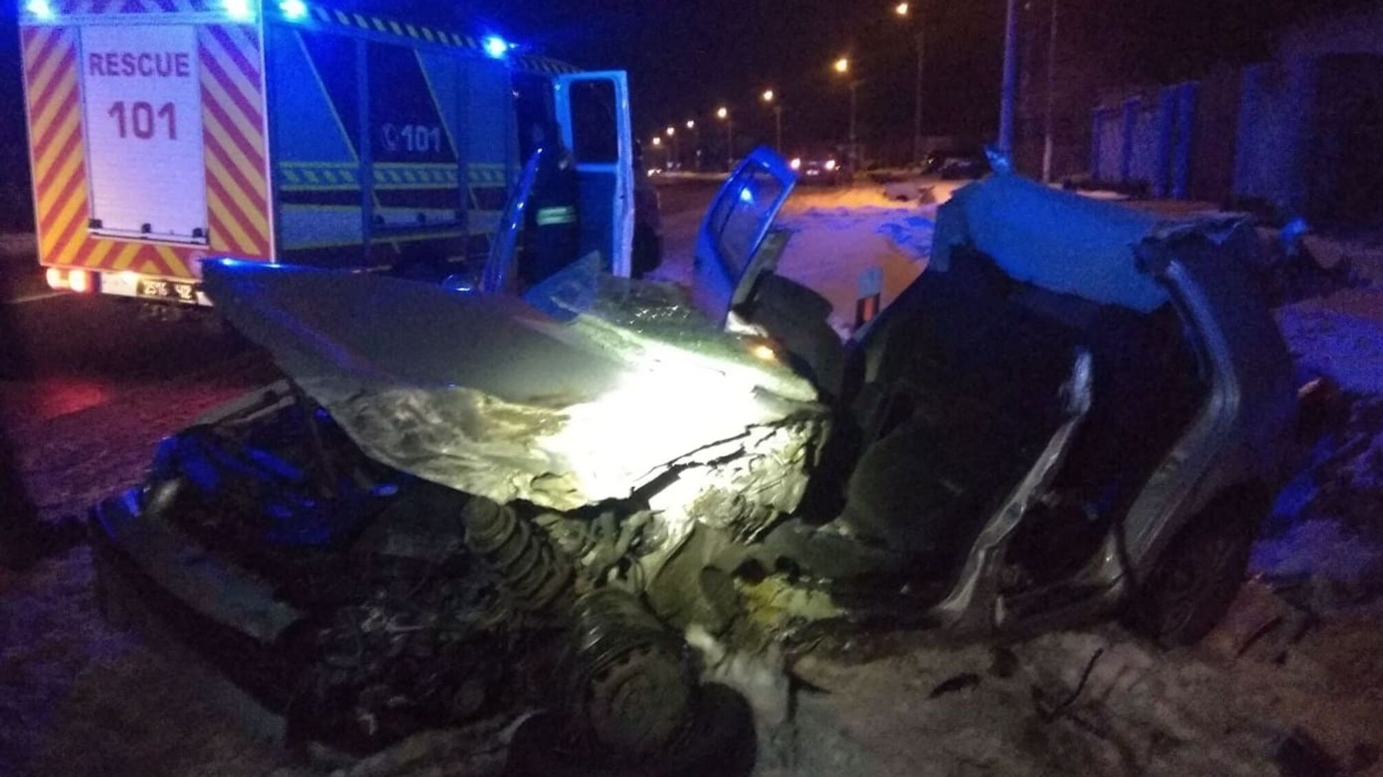 На Волині працівники ДСНС врятували водія із понівеченого автомобіля