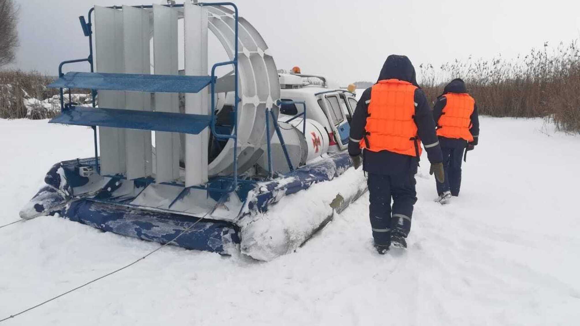 Київська область: врятовано рибалку, який залишився вночі на кризі (ВІДЕО)
