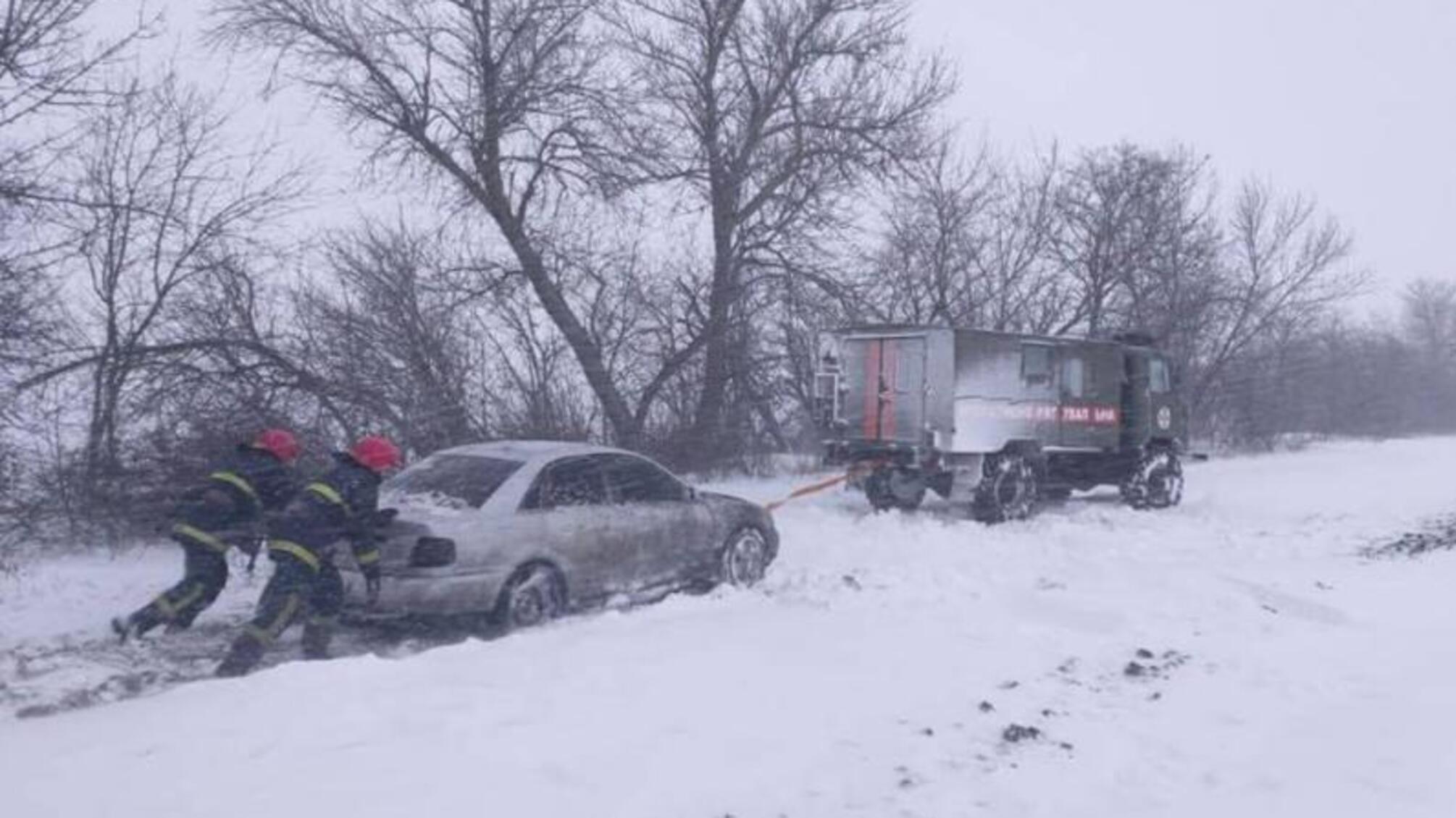 Рятувальники Миколаївщини ліквідовують наслідки негоди за минулу добу
