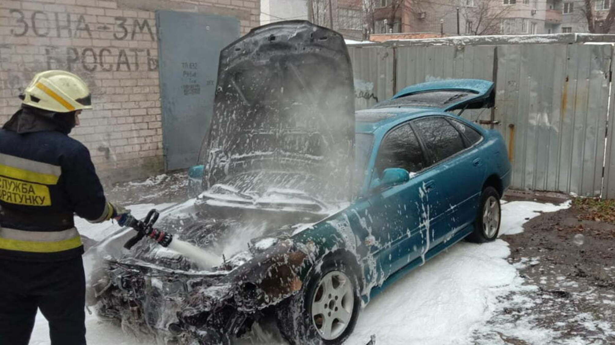 м. Дніпро: рятувальники ліквідували займання в автомобілі