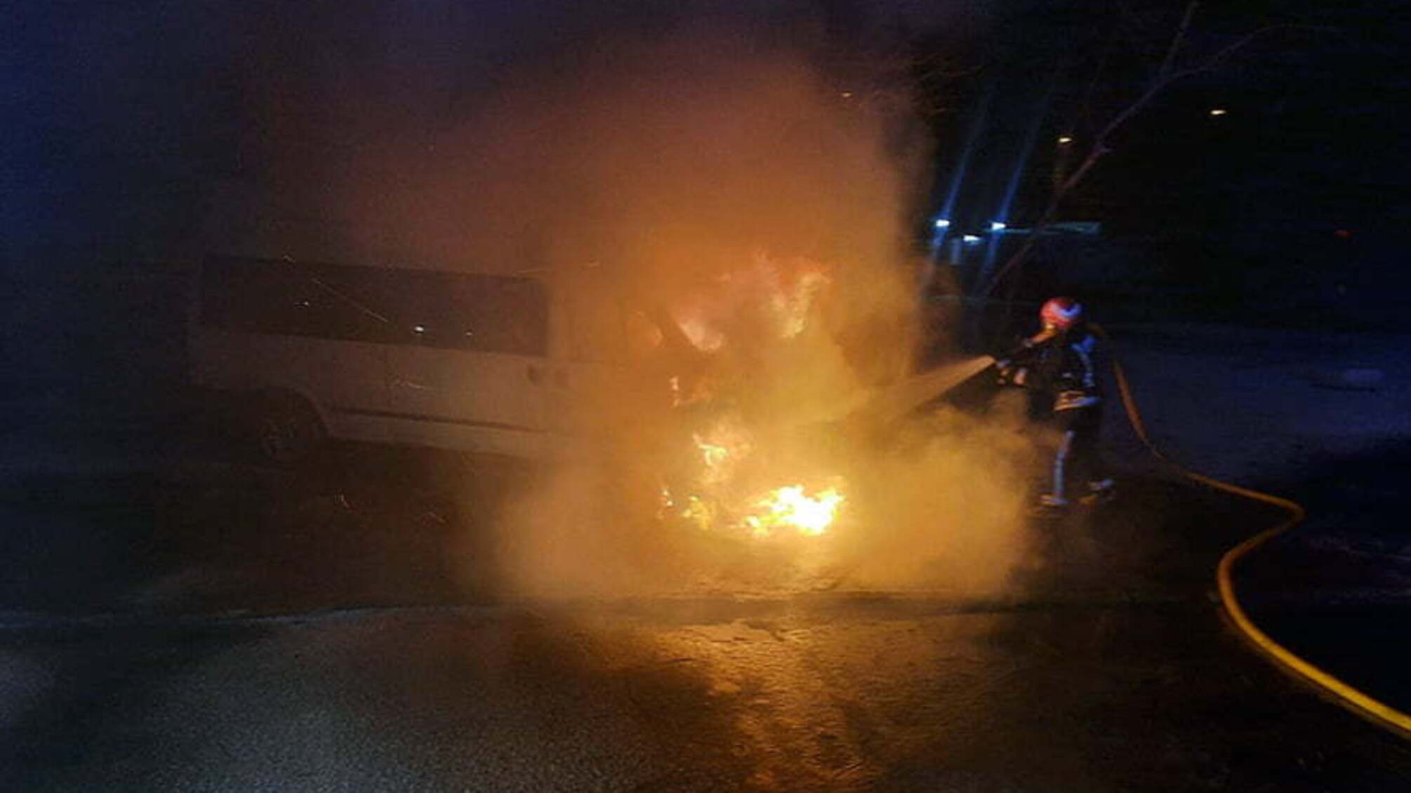 Полтавська область: вогнеборці ліквідували пожежу в мікроавтобусі