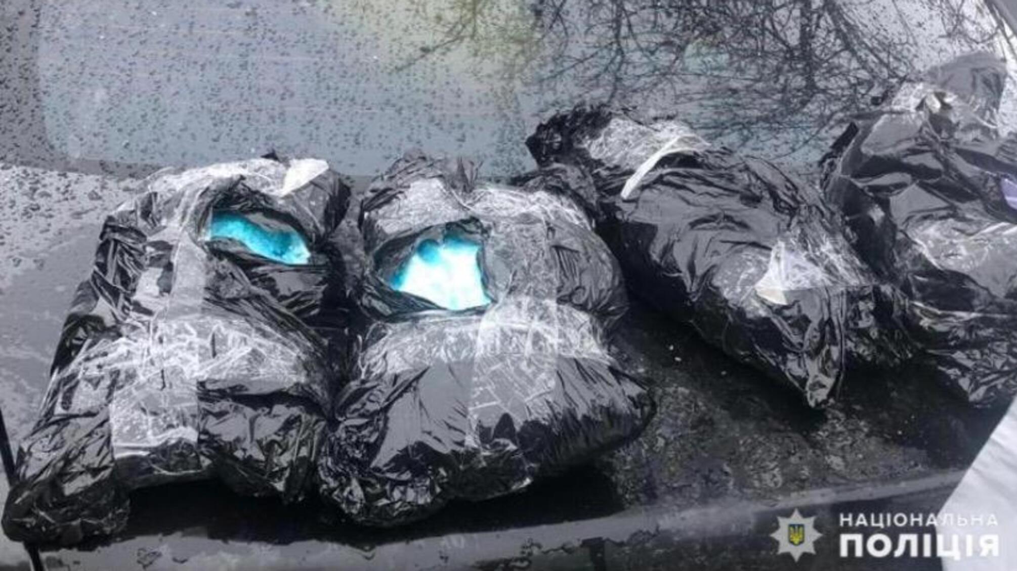 Поліцейські Київщини перекрили міжрегіональний канал збуту психотропних речовин та вилучили товару на 2 мільйони гривень