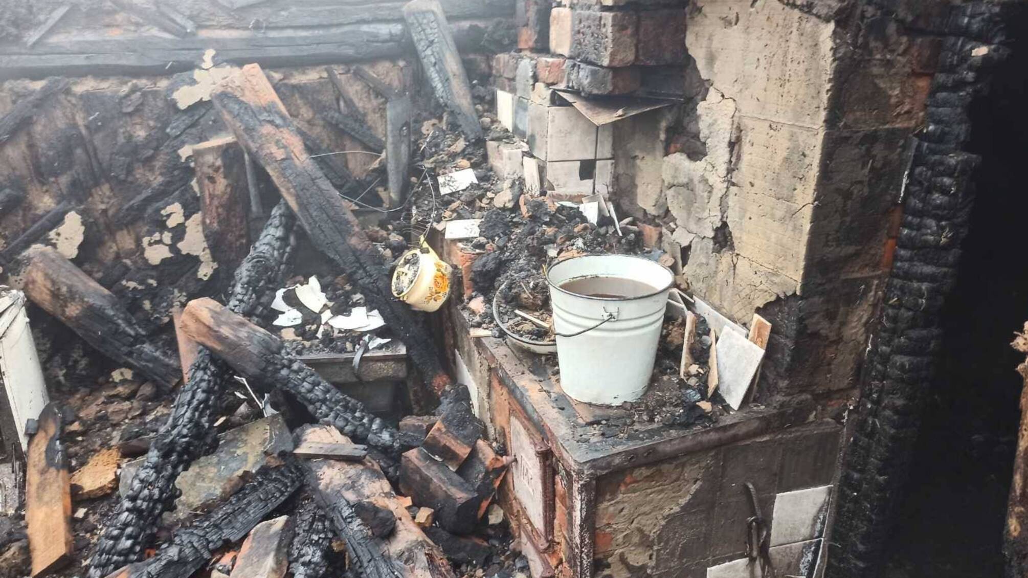 Харківська область: рятувальники ліквідували велику пожежу у приватному будинку