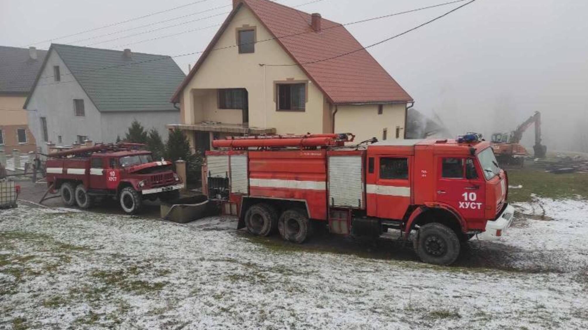 Закарпатська область: пожежа ледь не знищила два обійстя