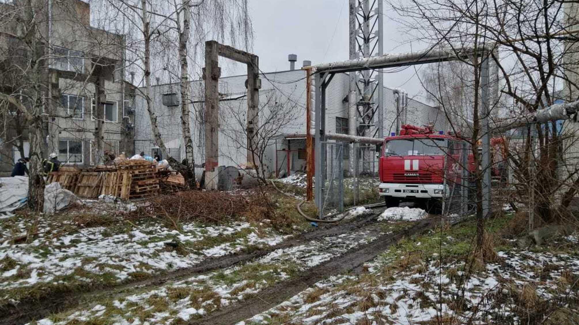 Київська область: ліквідовано загорання на території складського приміщення