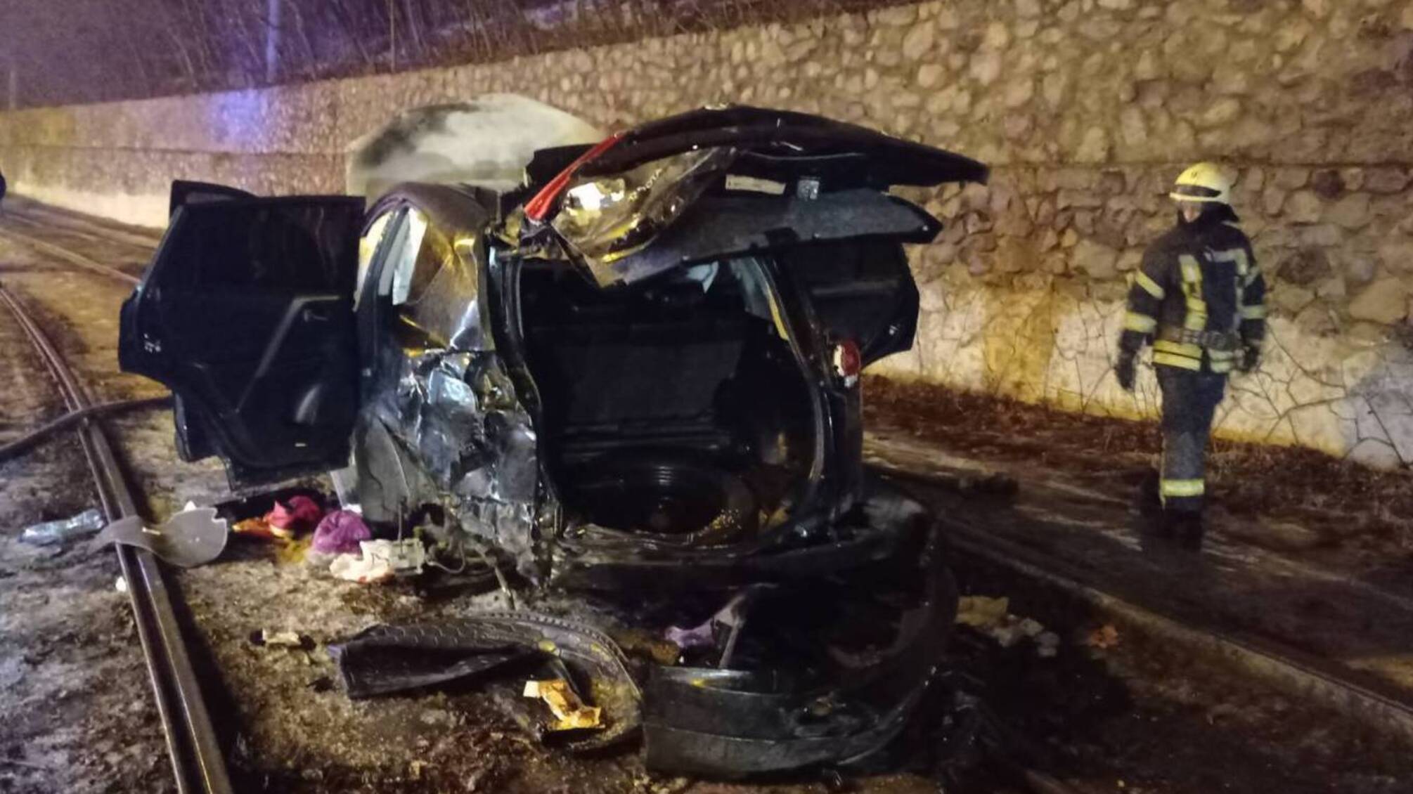 м. Харків: рятувальники ліквідували пожежу в автомобілі, що загорівся у результаті ДТП