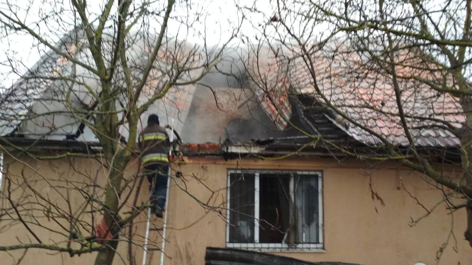 м. Запоріжжя: вогнеборці ліквідували пожежу у дванадцятиповерховому будинку