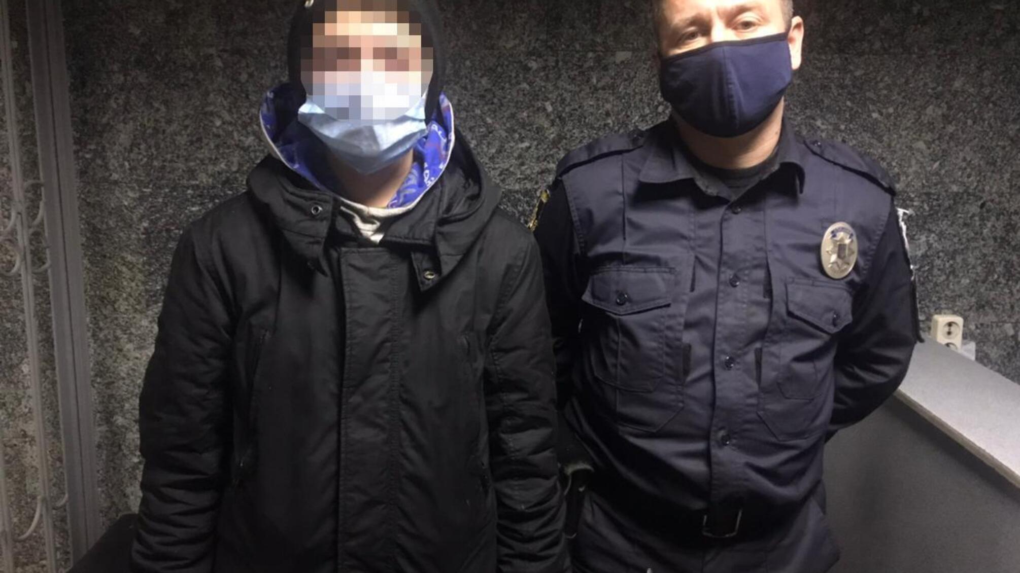 На Дніпропетровщині поліцейські повернули додому 14-річну дівчину, яку розшукували майже дві доби