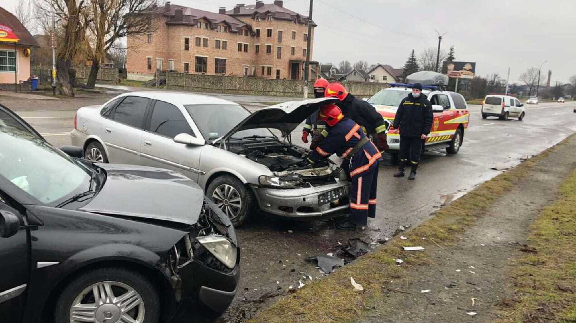 Івано-Франківська область: коломийські рятувальники ліквідували наслідки ДТП.
