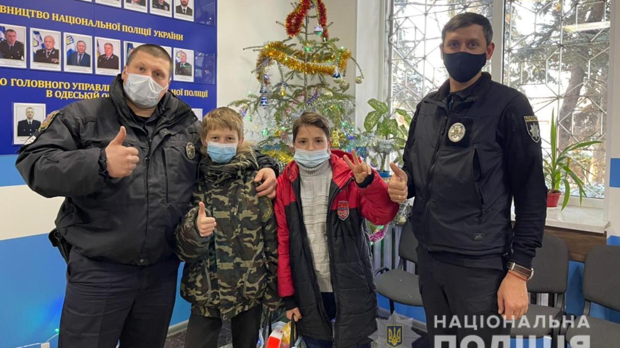 На Одещині діти привітали поліцейських із зимовими святами
