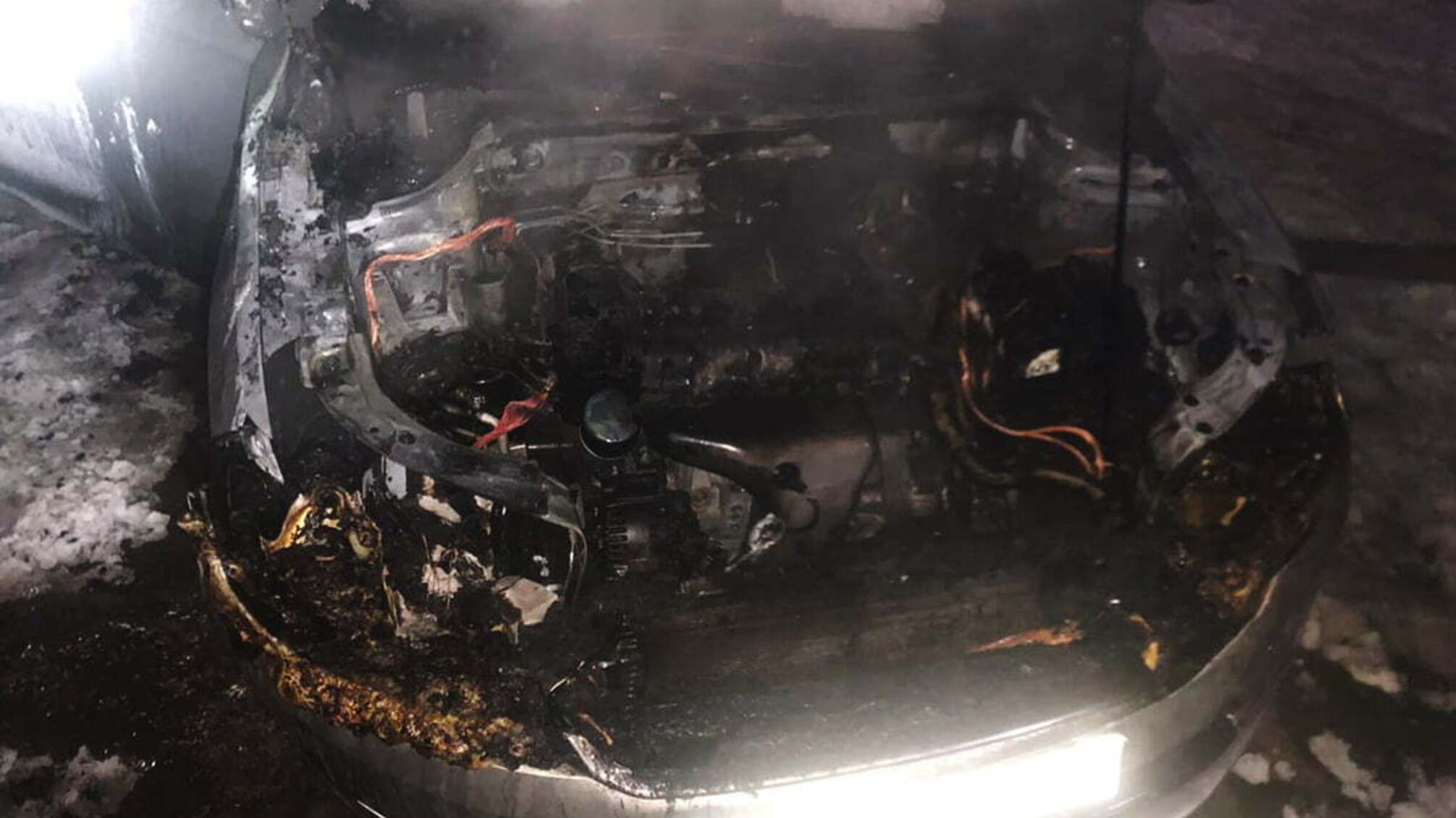 Дніпропетровська область: вогнеборці ліквідували займання в автомобілі