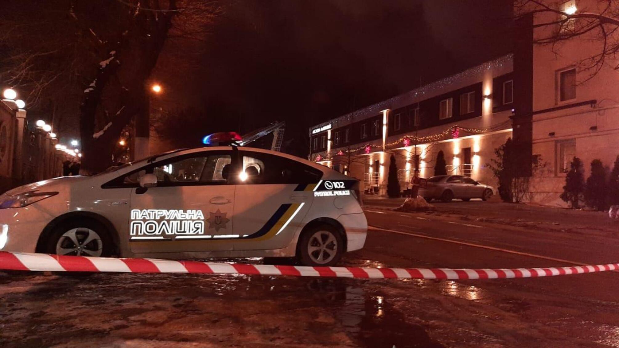 Одеські поліцейські встановлюють обставини пожежі в готельному комплексі на вулиці Посмітного (ОНОВЛЕНО станом на 9.00)