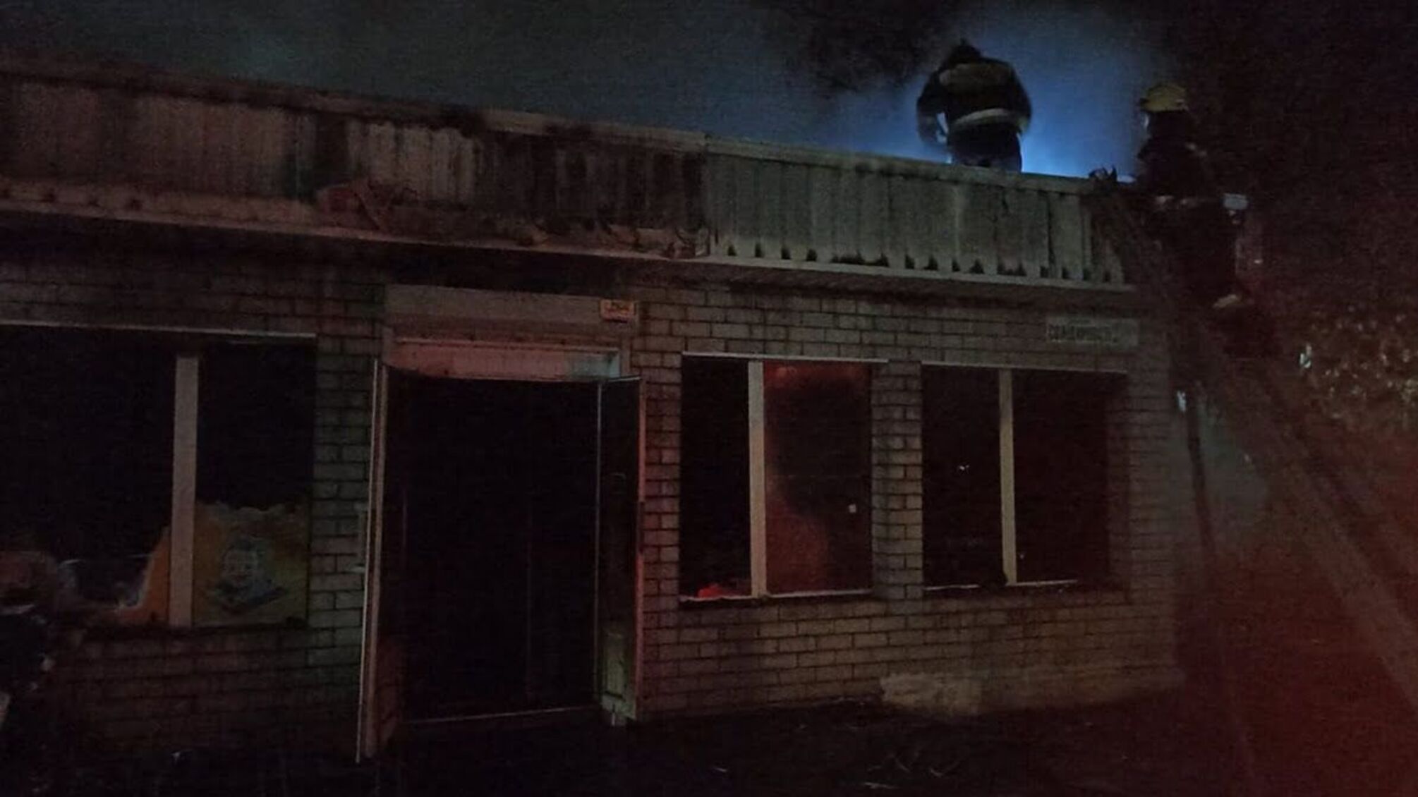 Дніпропетровська область: надзвичайники ліквідували пожежу в магазині продуктів харчування