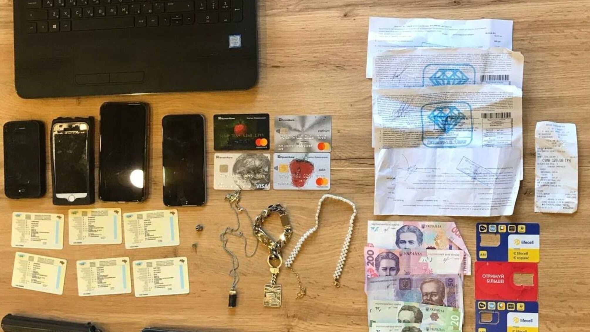 На Київщині перед судом постануть учасники озброєної банди, які викрадали людей, вимагали гроші та вчиняли розбої