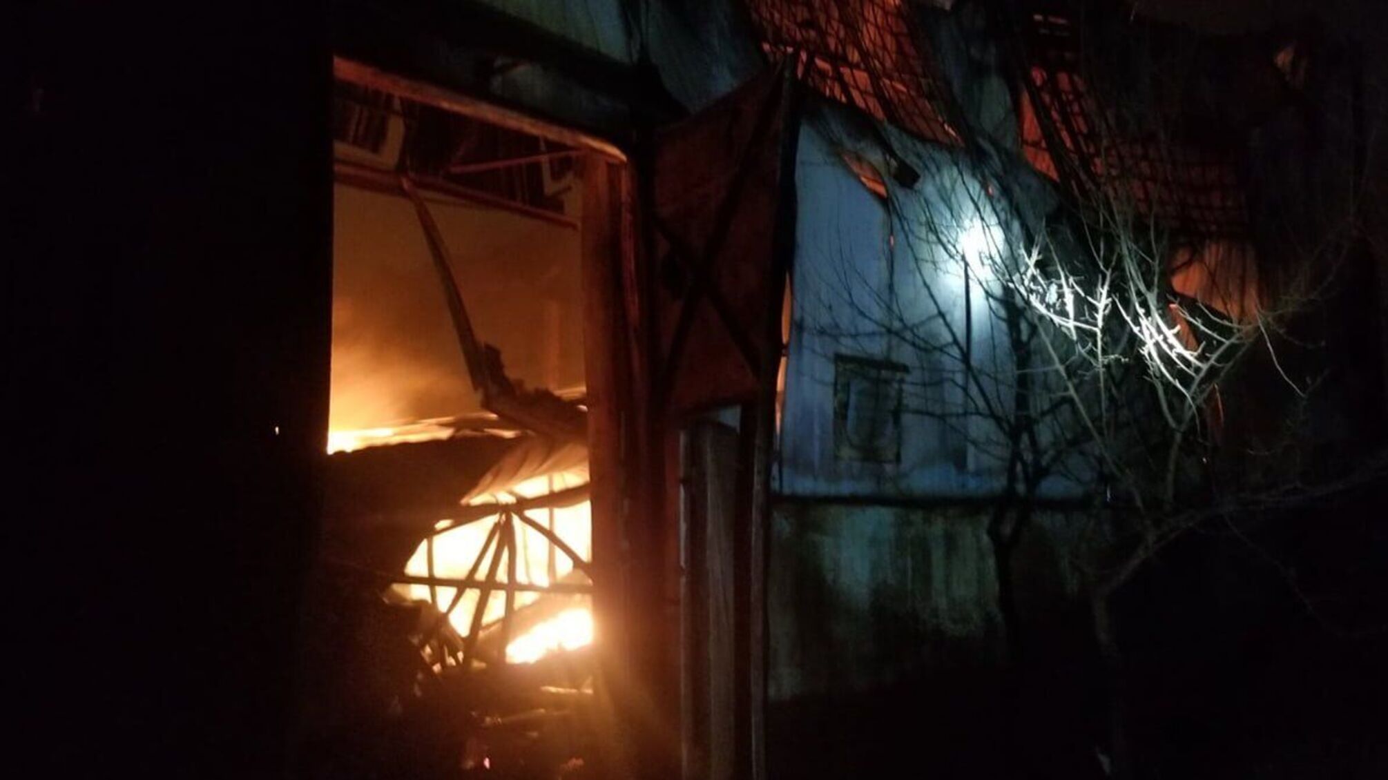 Дніпропетровська область: внаслідок пожежі в споруді, що не експлуатується, знищено два транспортних засоба