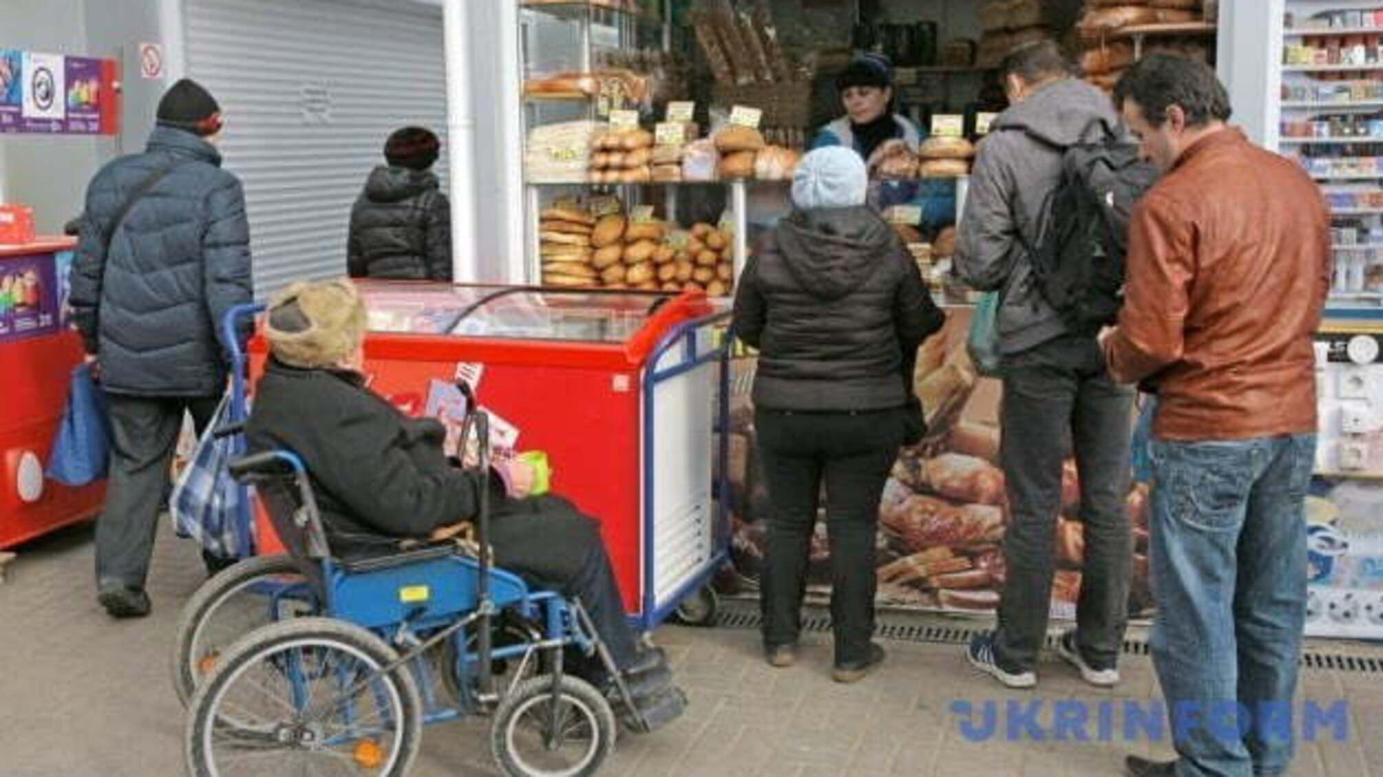 Під час посиленого карантину з кіосків можна торгувати кавою, цигарками й батарейками — МОЗ