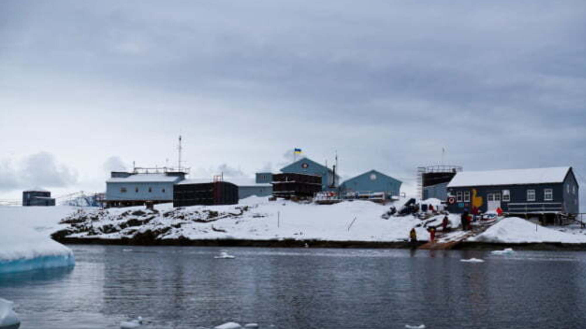 Президент підписав указ про відзначення 25-ї річниці антарктичної станції «Академік Вернадський»
