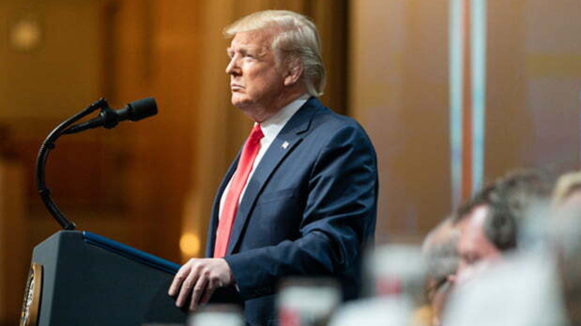 Твіттер заблокував офіційний акаунт Трампа