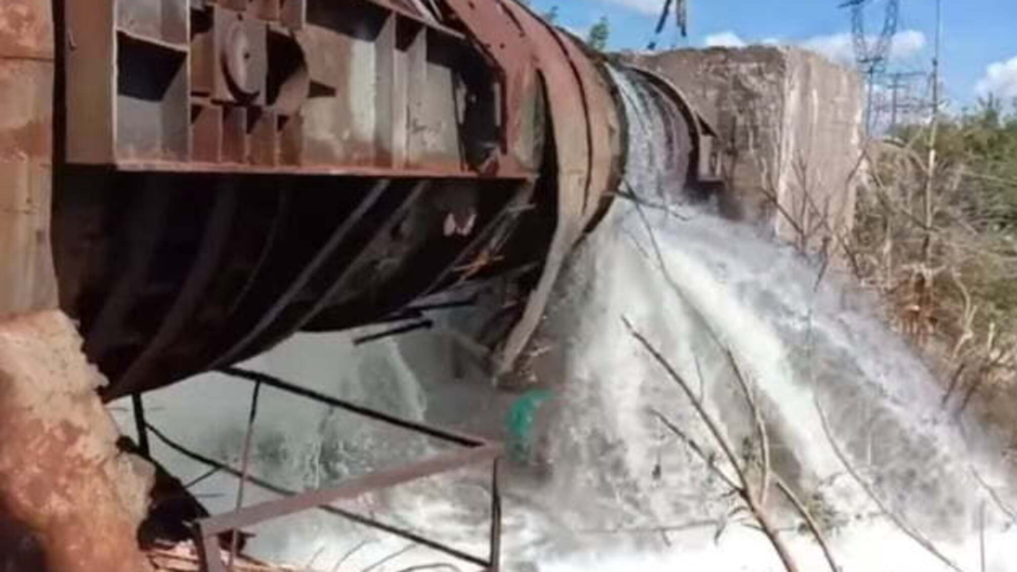 Ремонтники ліквідували два пориви на водогоні «Горлівка-Торецьк» у «сірій» зоні