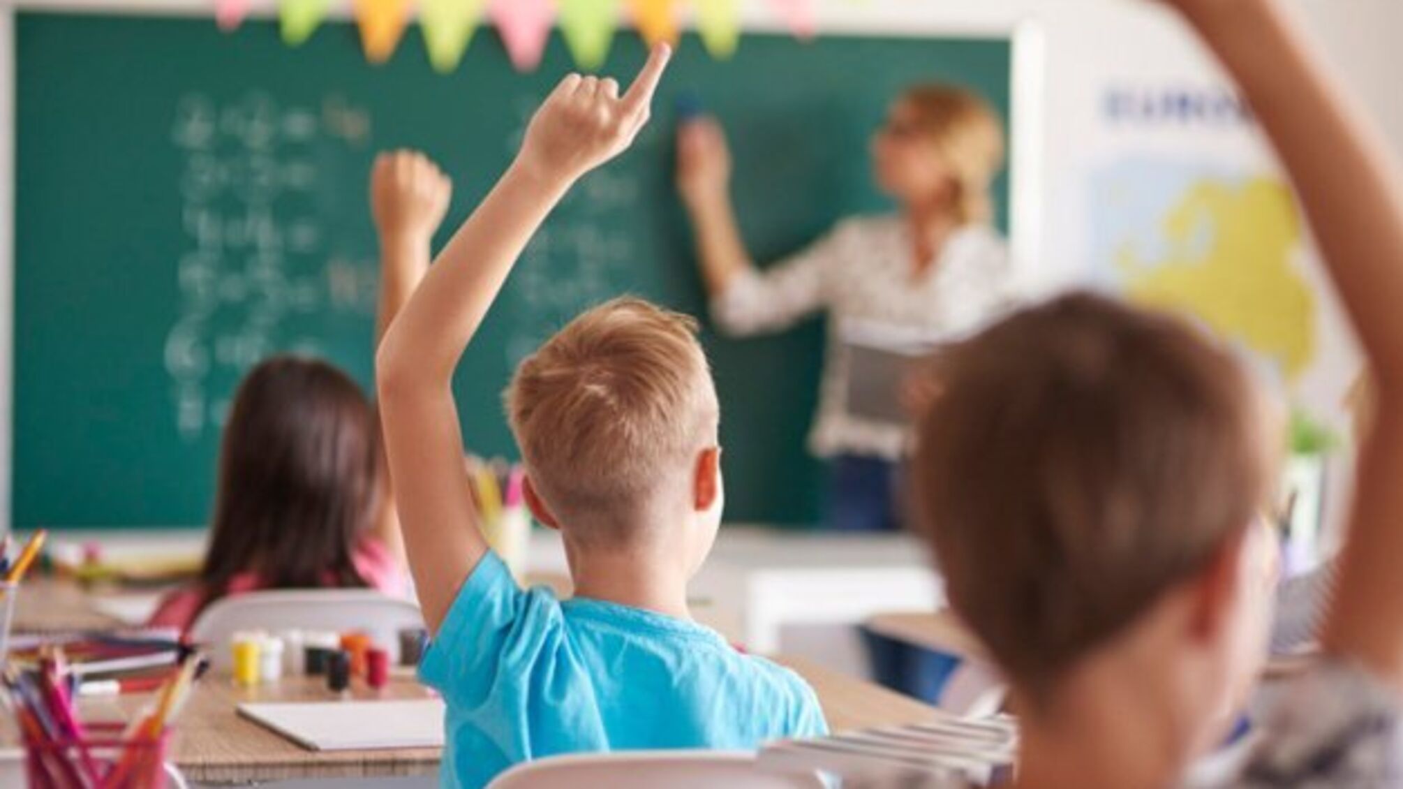 Освітянам збільшили посадові оклади