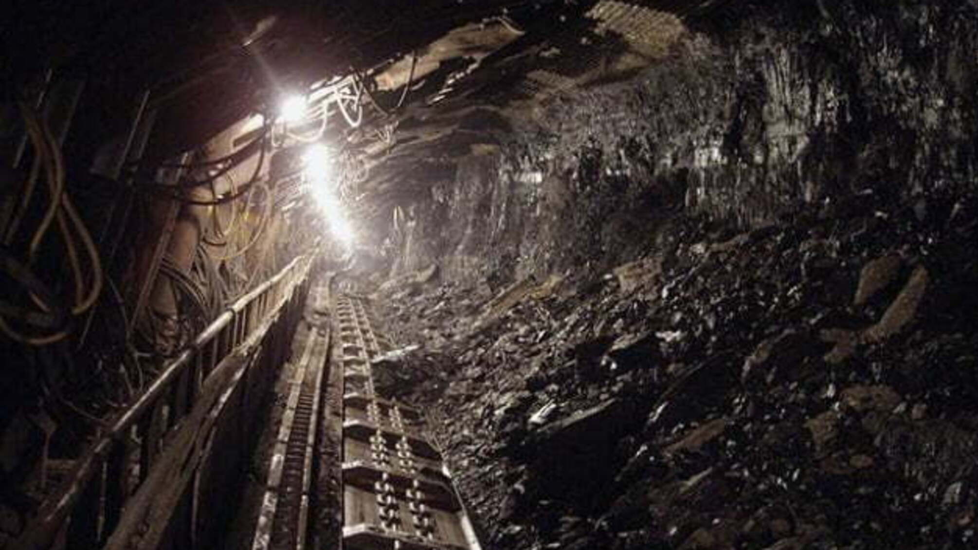 У Китаї на золотій шахті 22 гірники потрапили у пастку через вибух