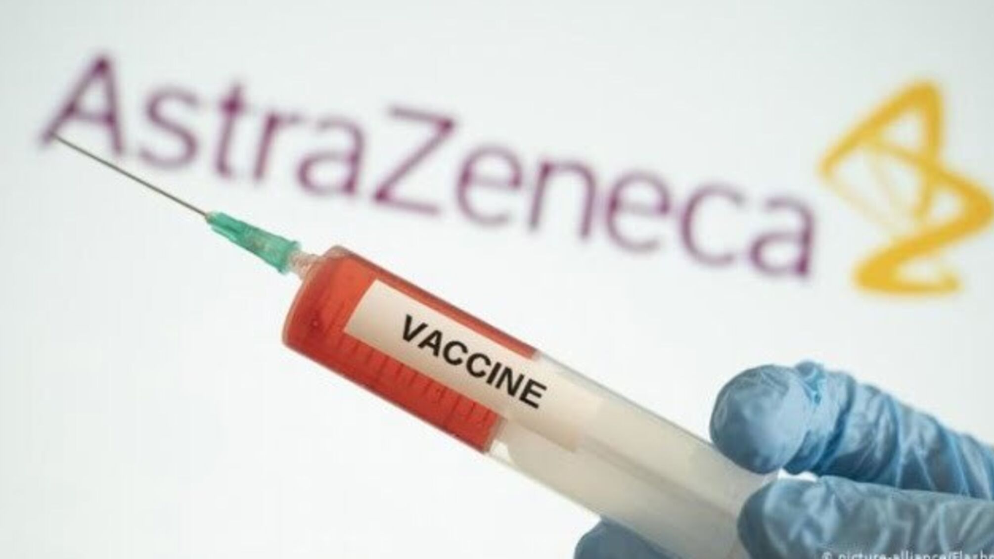 У Євросоюзі вказали ймовірний термін авторизації вакцини AstraZeneca