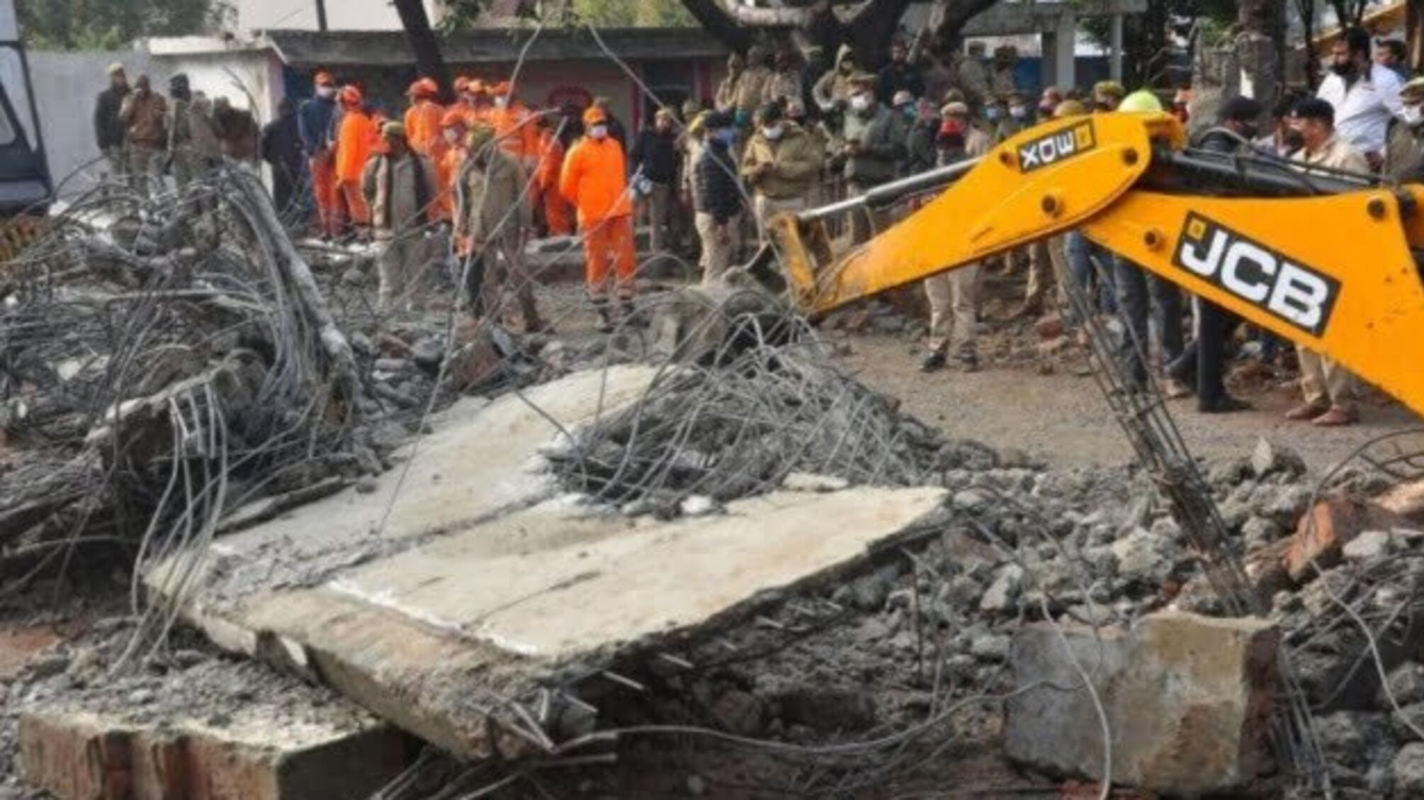 В Індії обвалився дах крематорію, 25 осіб загинули