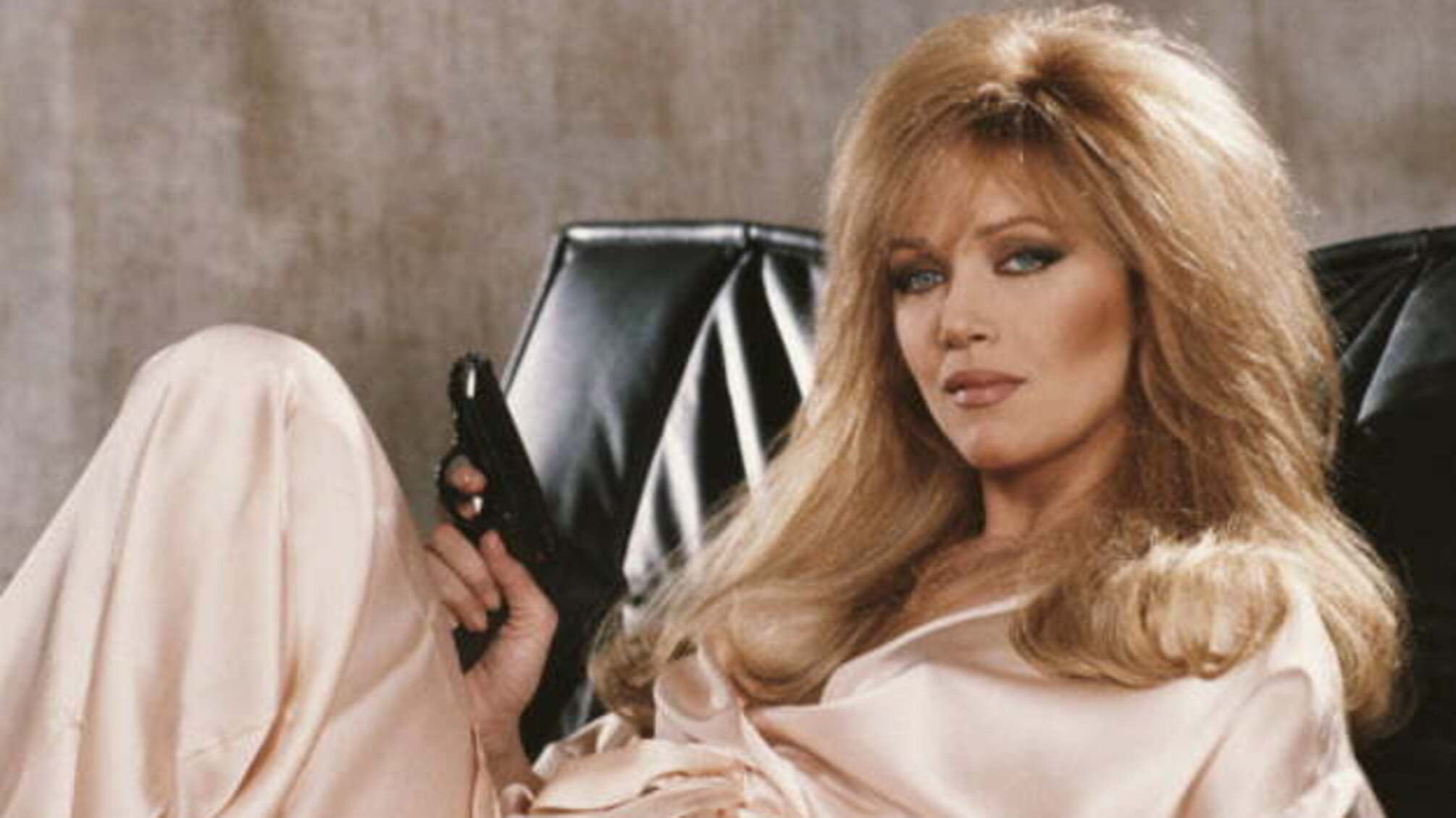 Представник «дівчини Бонда» Тані Робертс спростував інформацію про її смерть