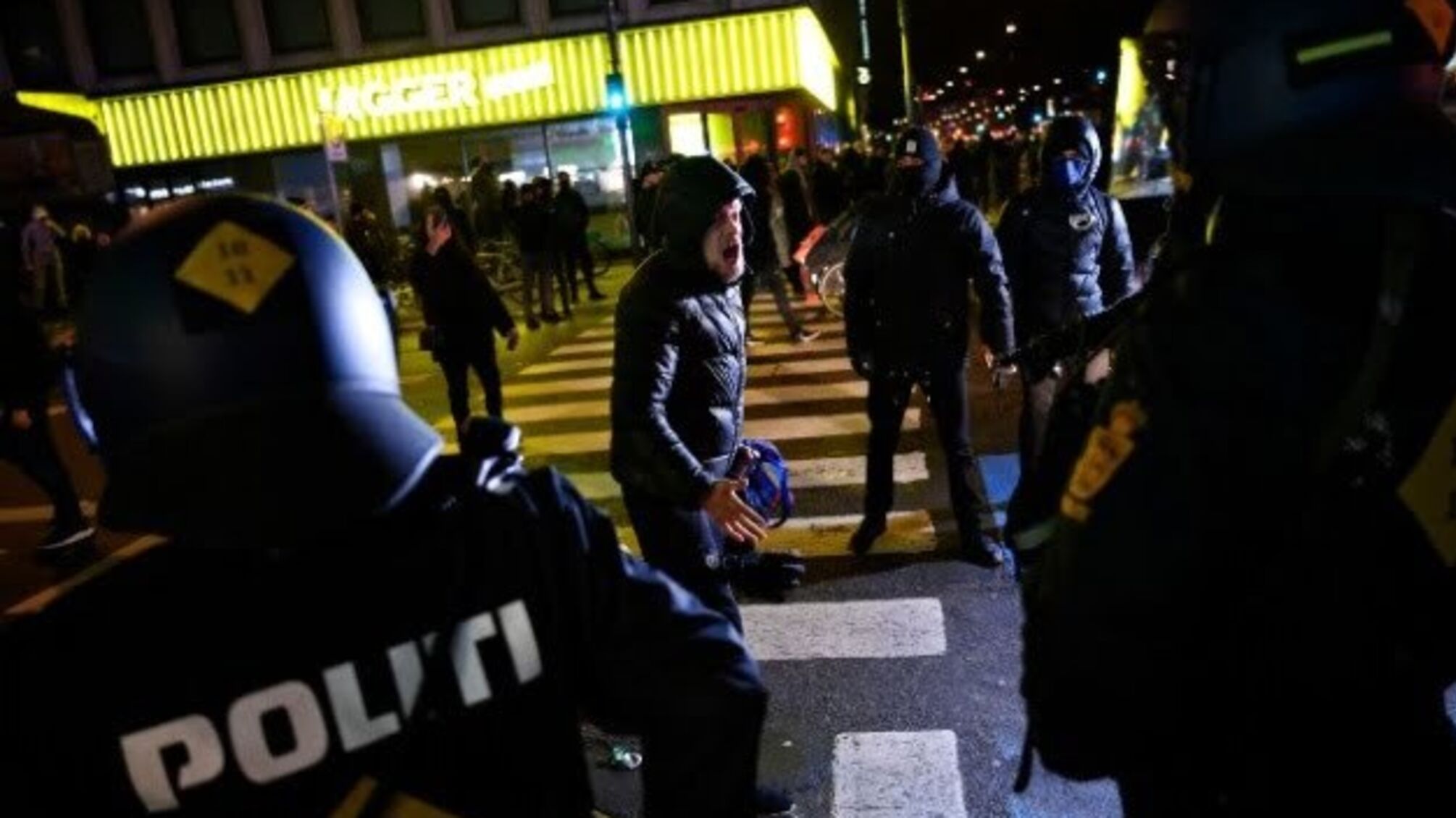 У Данії теж масово протестували проти COVID-обмежень: є затримані