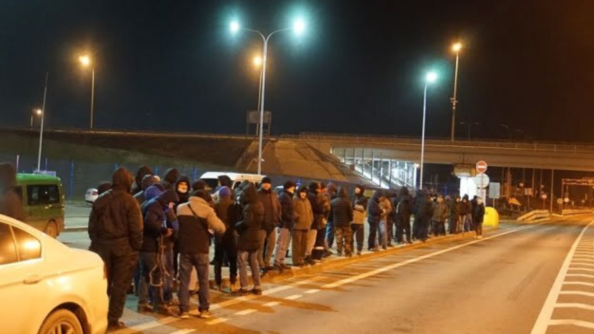Україна розслідує незаконне затримання 120 кримських татар на Керченському мосту