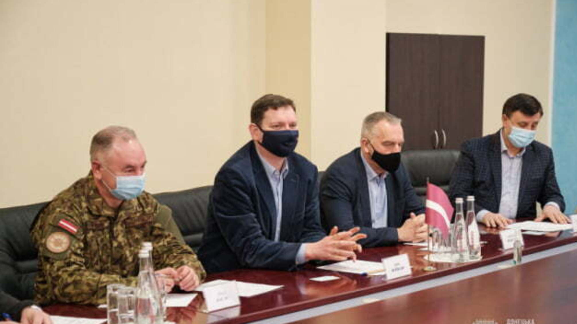 Латвія готова й надалі приймати на реабілітацію українських воїнів - посол
