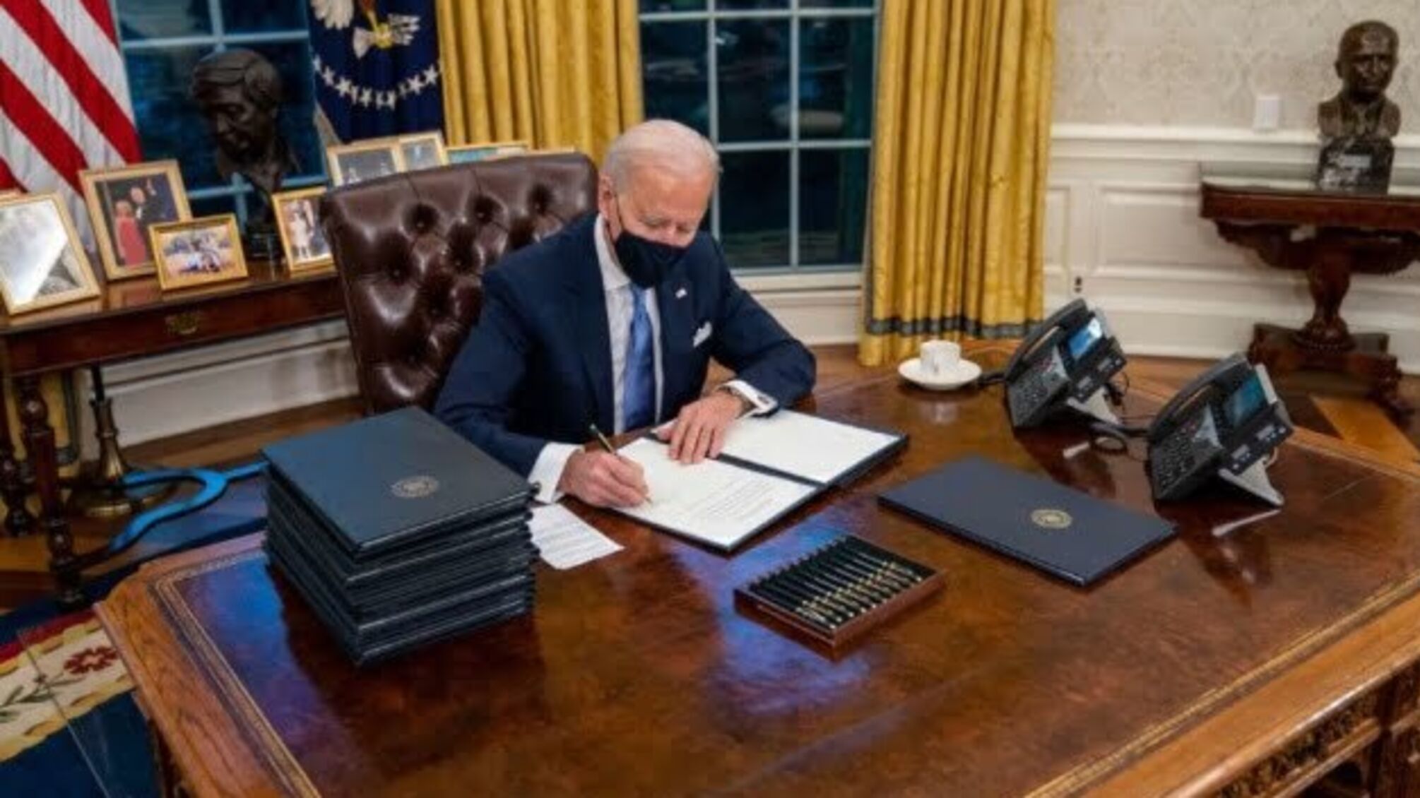 Байден скасував указ Трампа про відкриття кордонів США для мандрівників з ЄС