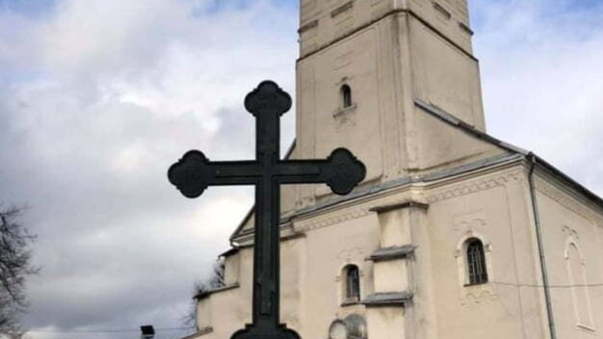 Мандрівник показав закарпатські «хрести тверезості»