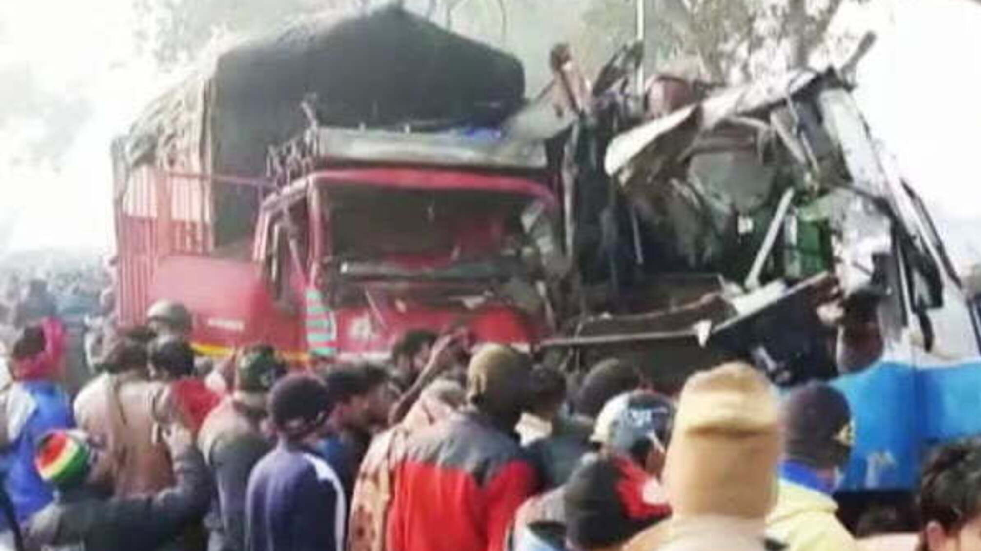 В Індії через туман автобус зіткнувся з вантажівкою - десять загиблих