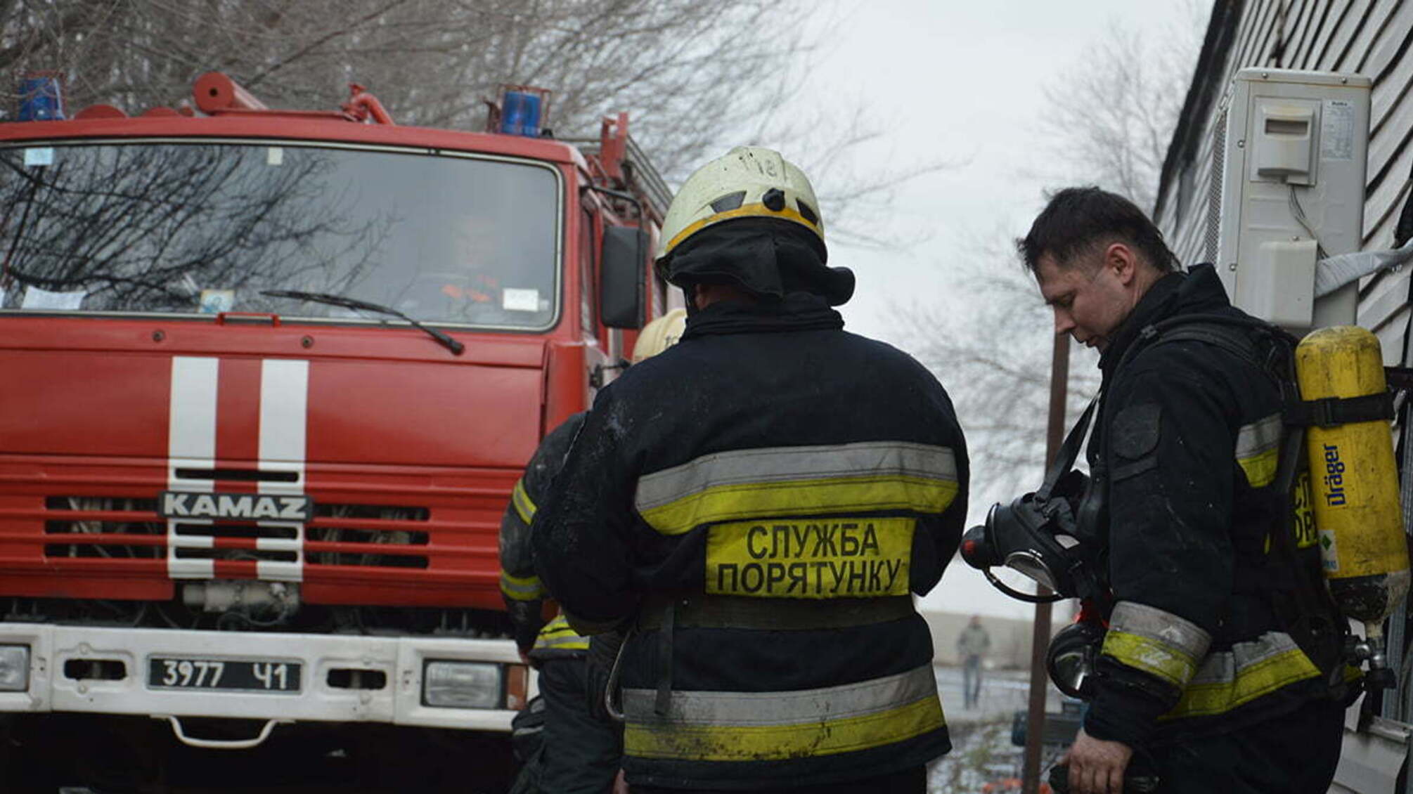 Дніпропетровська область: вогнеборці ліквідували пожежу в складському приміщенні (ВІДЕО)