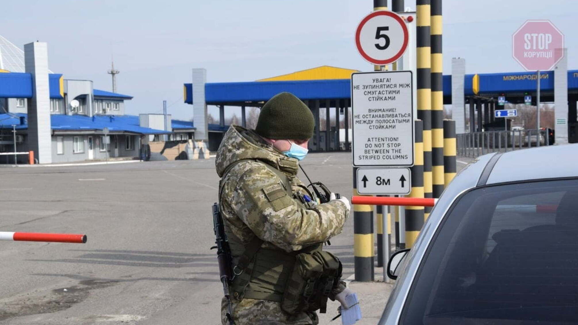В 10 разів менше: за першу добу кордон перетнуло 20 тисяч осіб