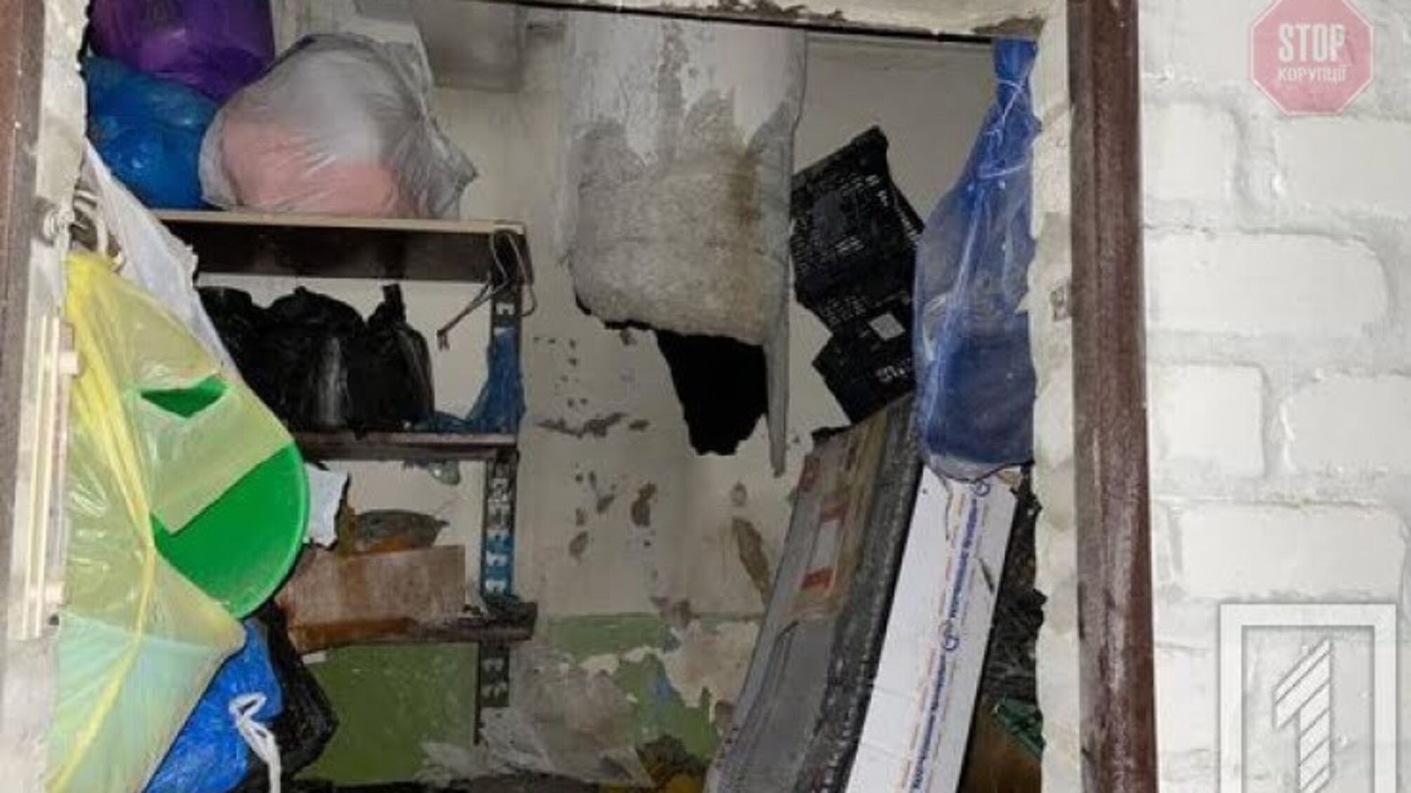 На Дніпропетровщині любителі новорічної піротехніки зруйнували сміттєпровід у будинку